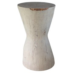 Handgefertigter, moderner, skulpturaler gedrehter Hocker/Beistelltisch aus Birks