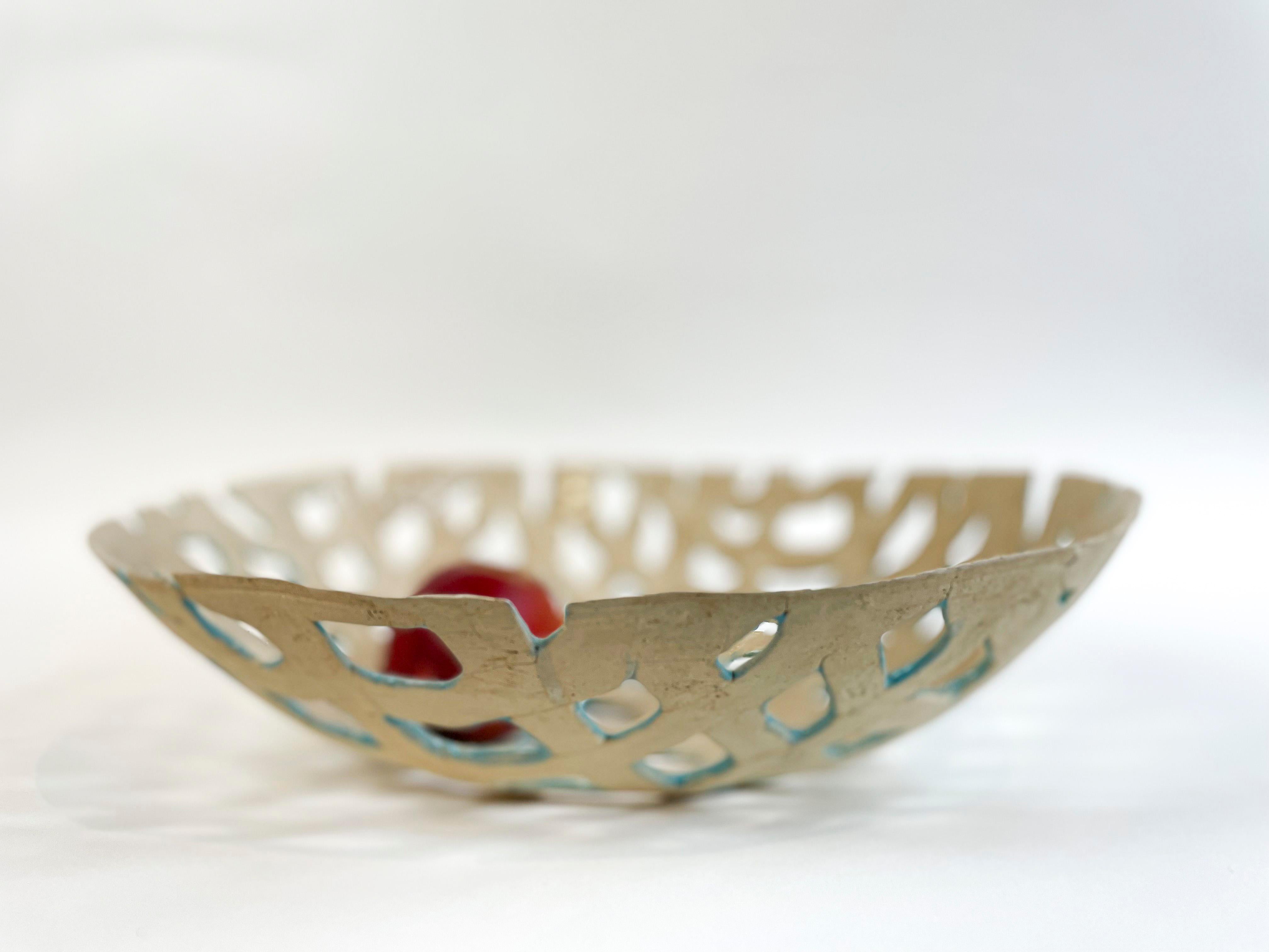 Handmade woven ceramic bowl in white ande light blue For Sale 4