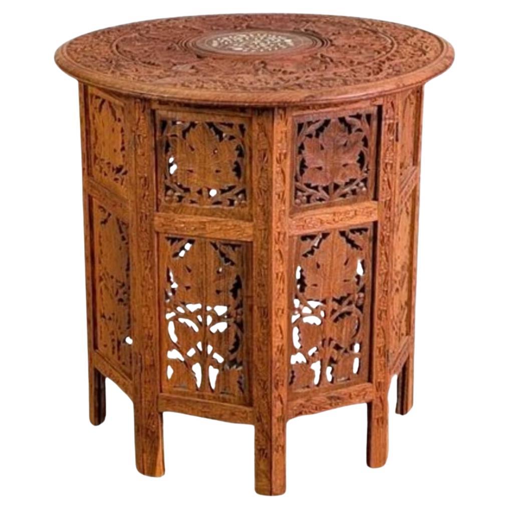 Handgeschnitzter Teetisch Art Déco Couchtisch Indien Walnuss im Angebot