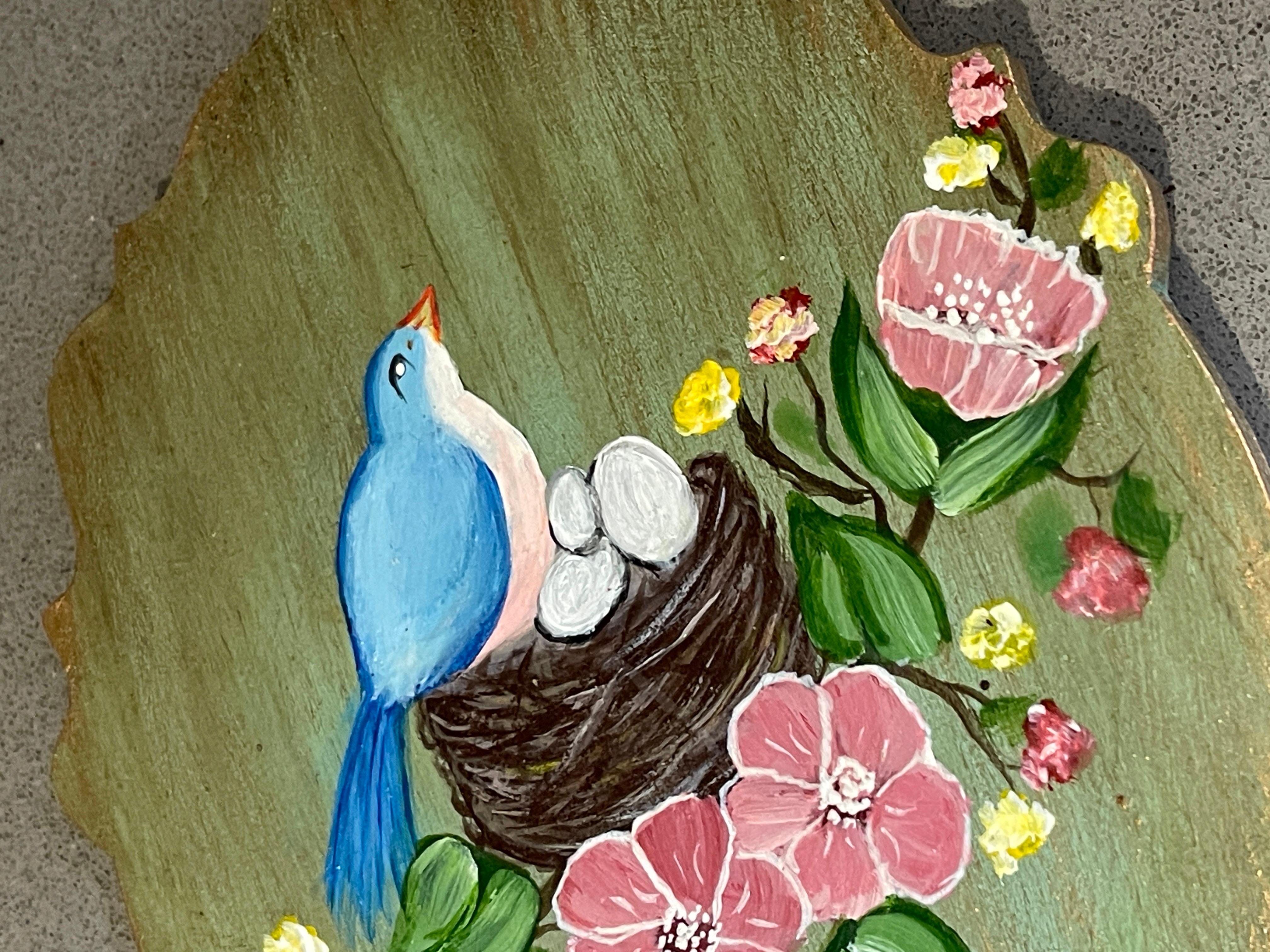 Miroir maintenu dans un cadre en bois, un miroir vintage peint à la fleurs découpées en vente 1