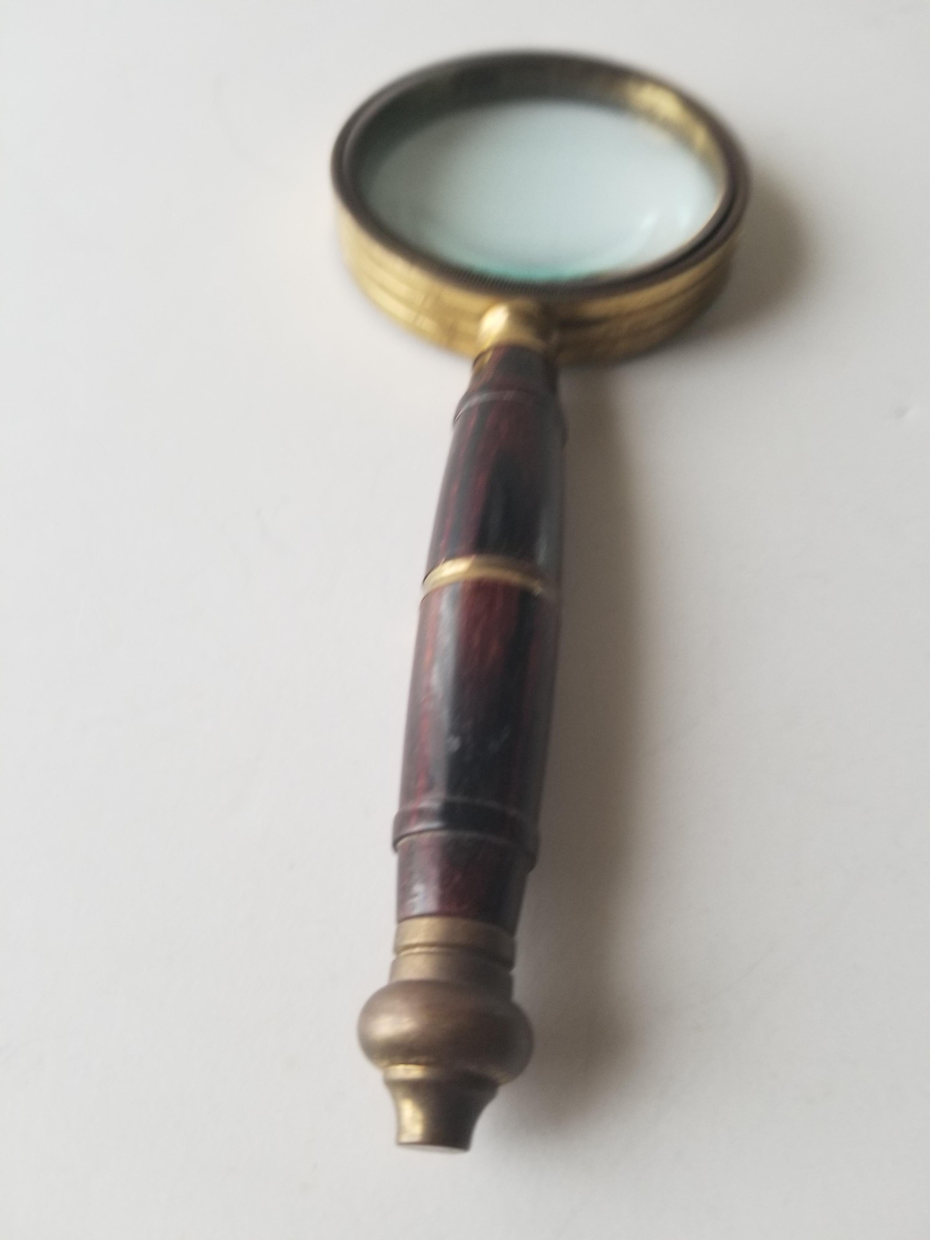 Handheld Petite Magnifying Glass Antique Vintage Sculptural Brass In Good Condition In Chula Vista, CA