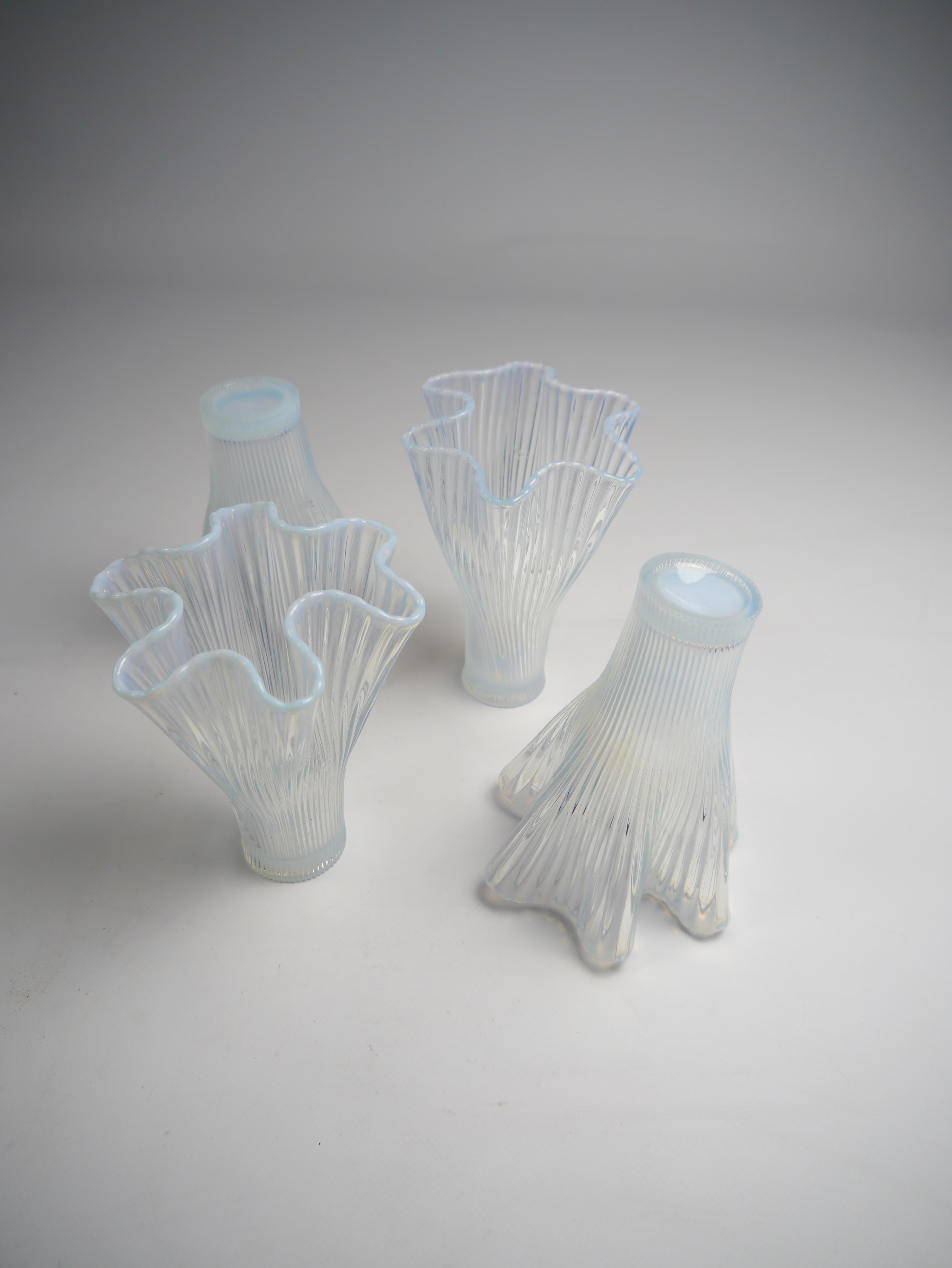 Hand-Crafted Handkerchief Art Glass Vase Reffla by Arthur Percy for Gullaskruf, Sweden 1950s For Sale