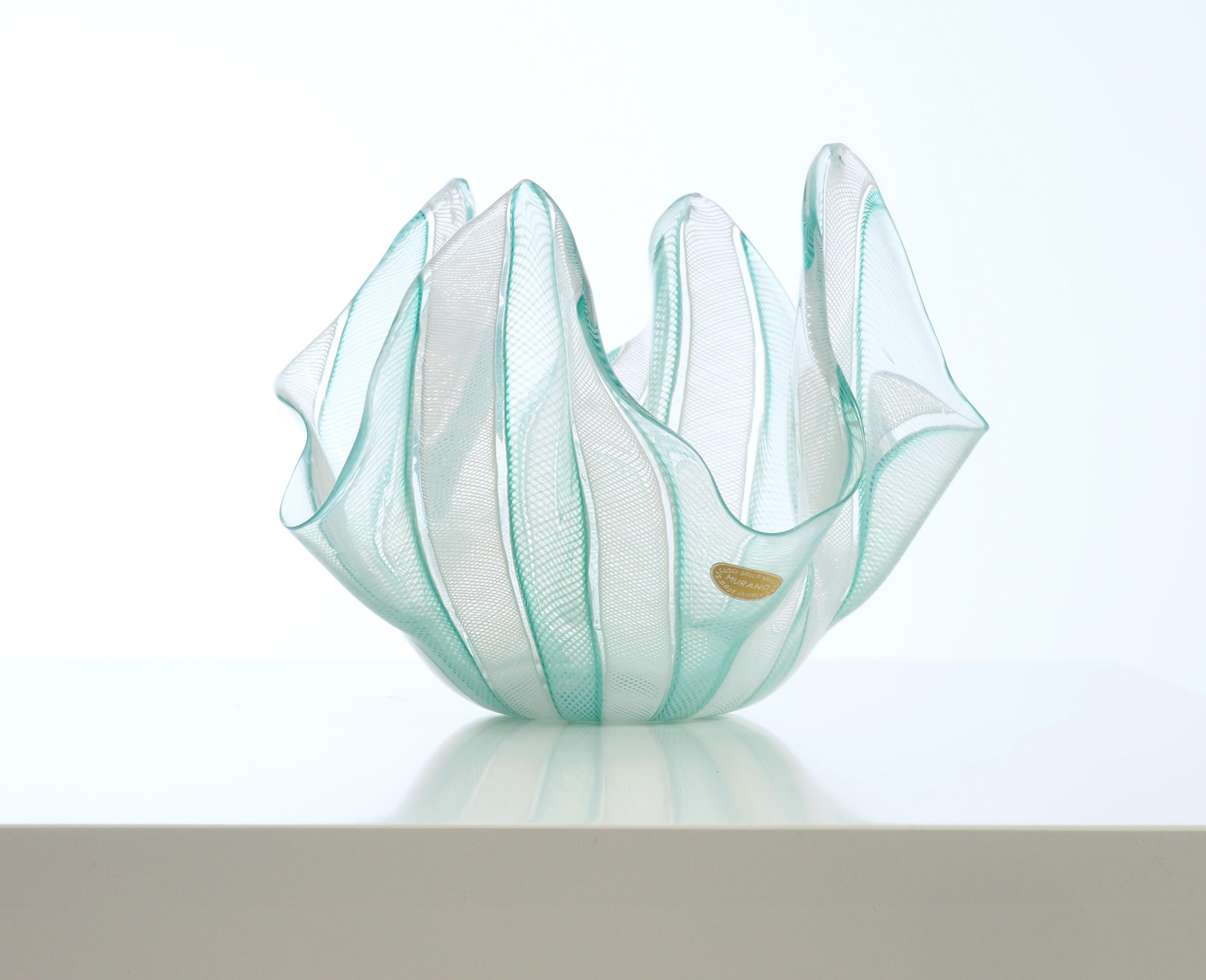 Handkerchief bowl, with  green and white filigrana. Made by Seguso in the 1950´s.