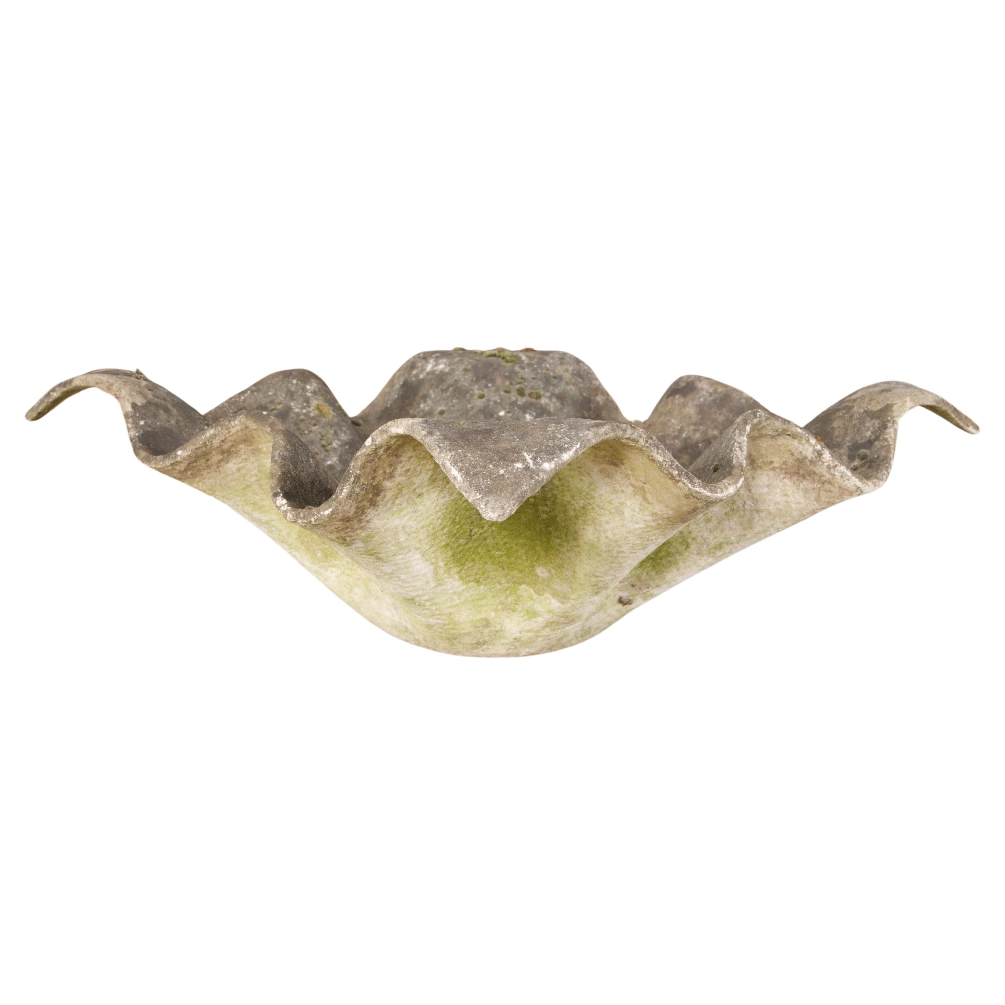 What are Willy Guhl planters made of?