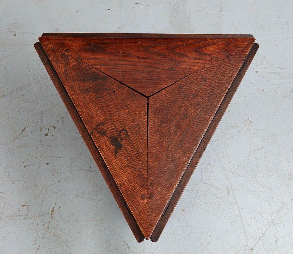 Handkerchief Cricket Table In Good Condition For Sale In Greenwich, CT