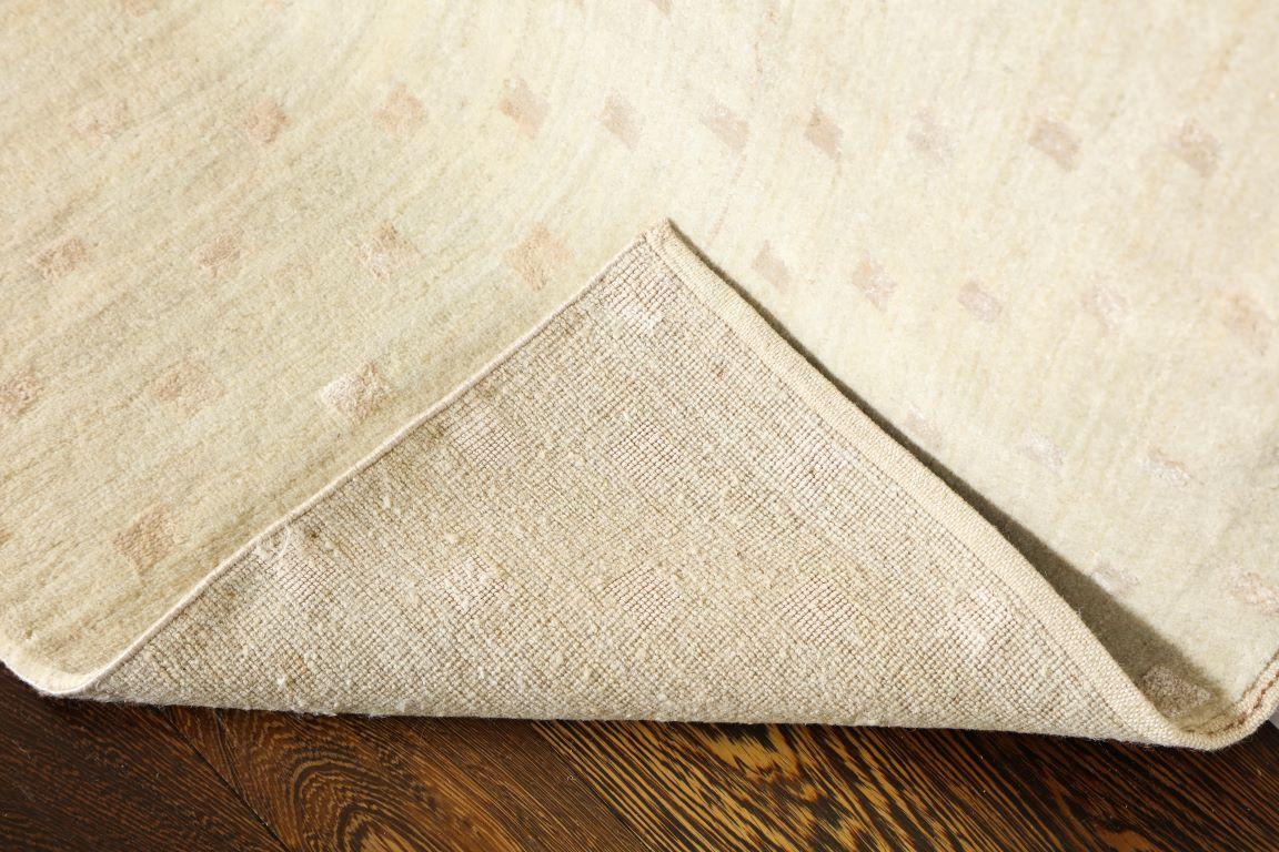 Tapis persan en laine et soie crème noué à la main avec motif Art Déco, 9' x 12' en vente 4