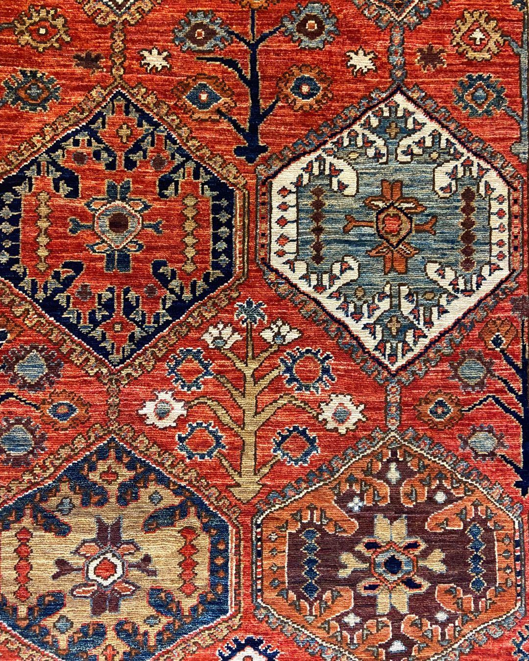 Handknotted Geometric Wool Rug with Tribal Medallions in Red, Blue, Gold 4' x 6' im Zustand „Neu“ im Angebot in New York, NY