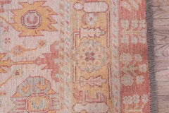 Handgeknüpfter Oushak Design Teppich, Rosa Allover FIeid, Zanaki Bunte Doppelbordüre