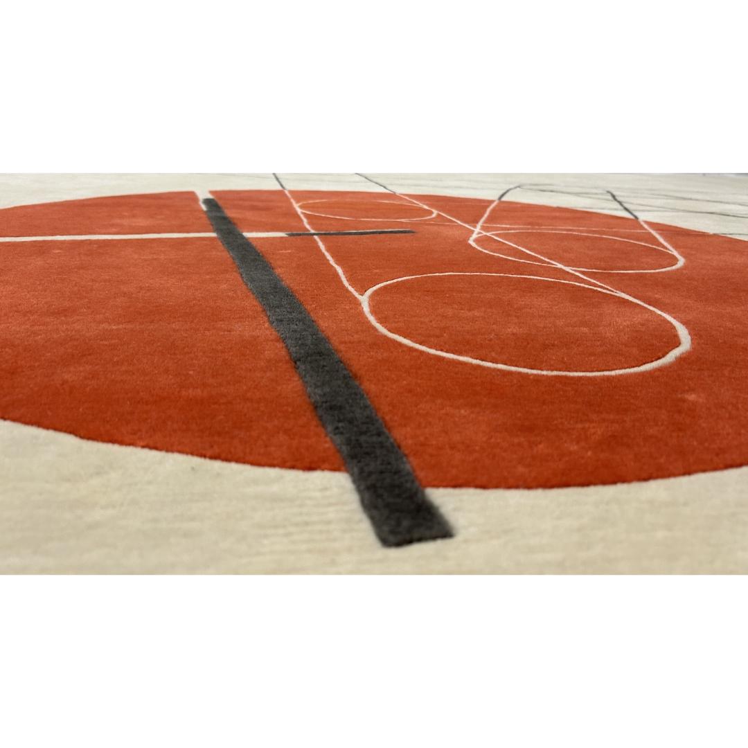 Noué à la main Tapis noué à la main d'après László Moholy-Nagy. Cercle rouge et lignes noires, crème en vente