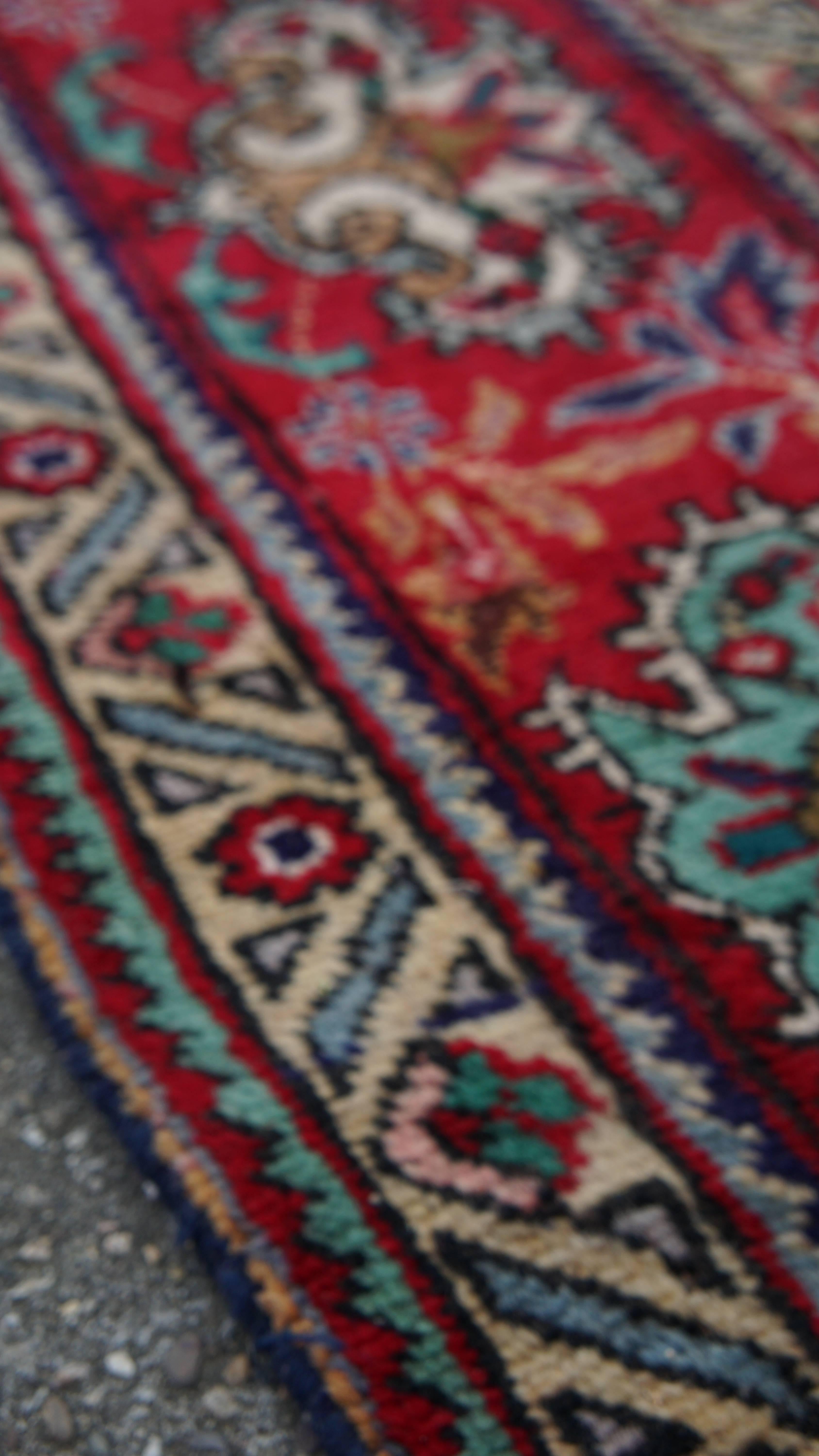 Romain classique Tapis noué à la main avec des tons rouges et bleus - 298 × 205 cm en vente
