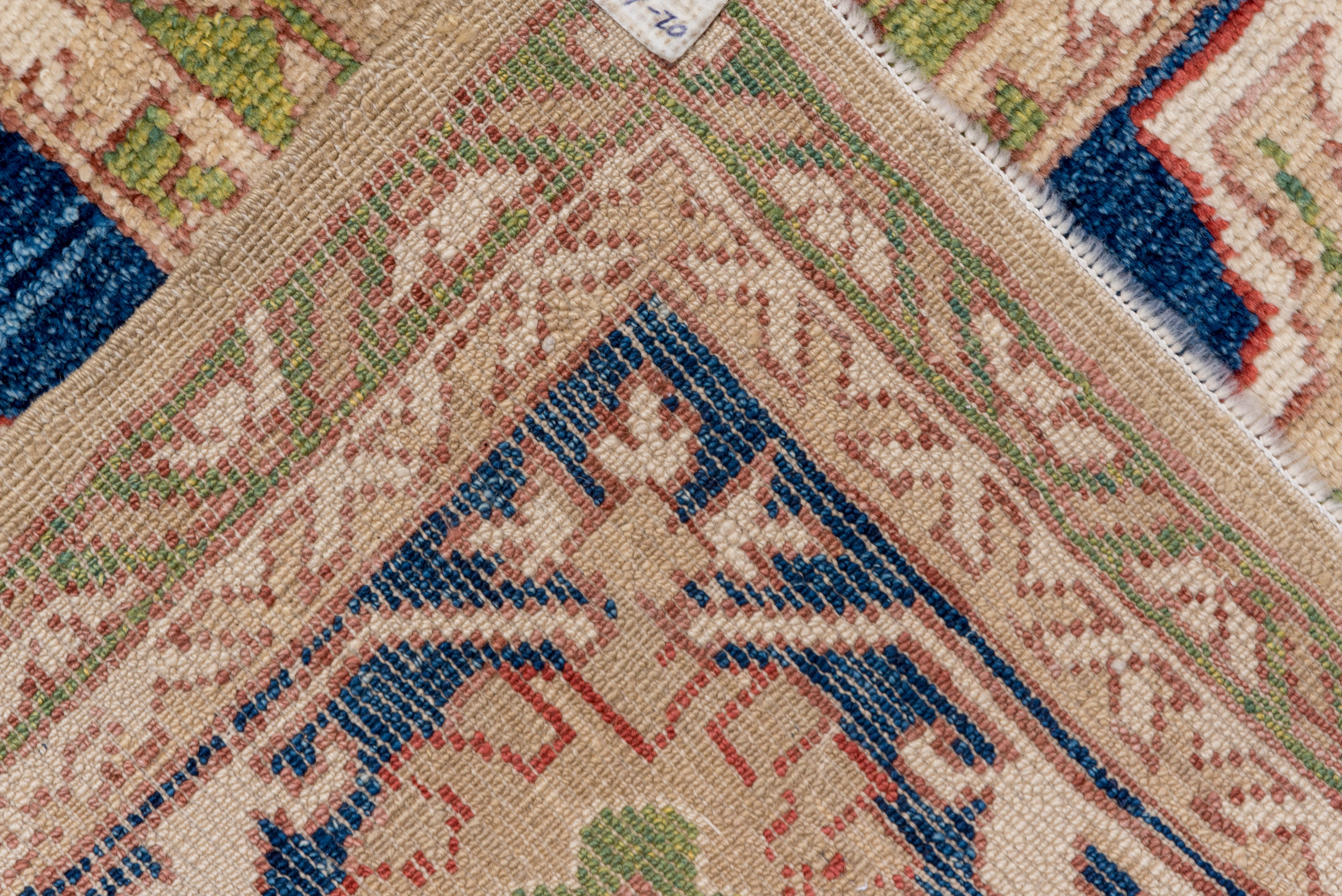 Handgeknüpfter türkischer Oushak-Teppich, beige All-Over-Feld, königsblaue Bordüren (Wolle) im Angebot