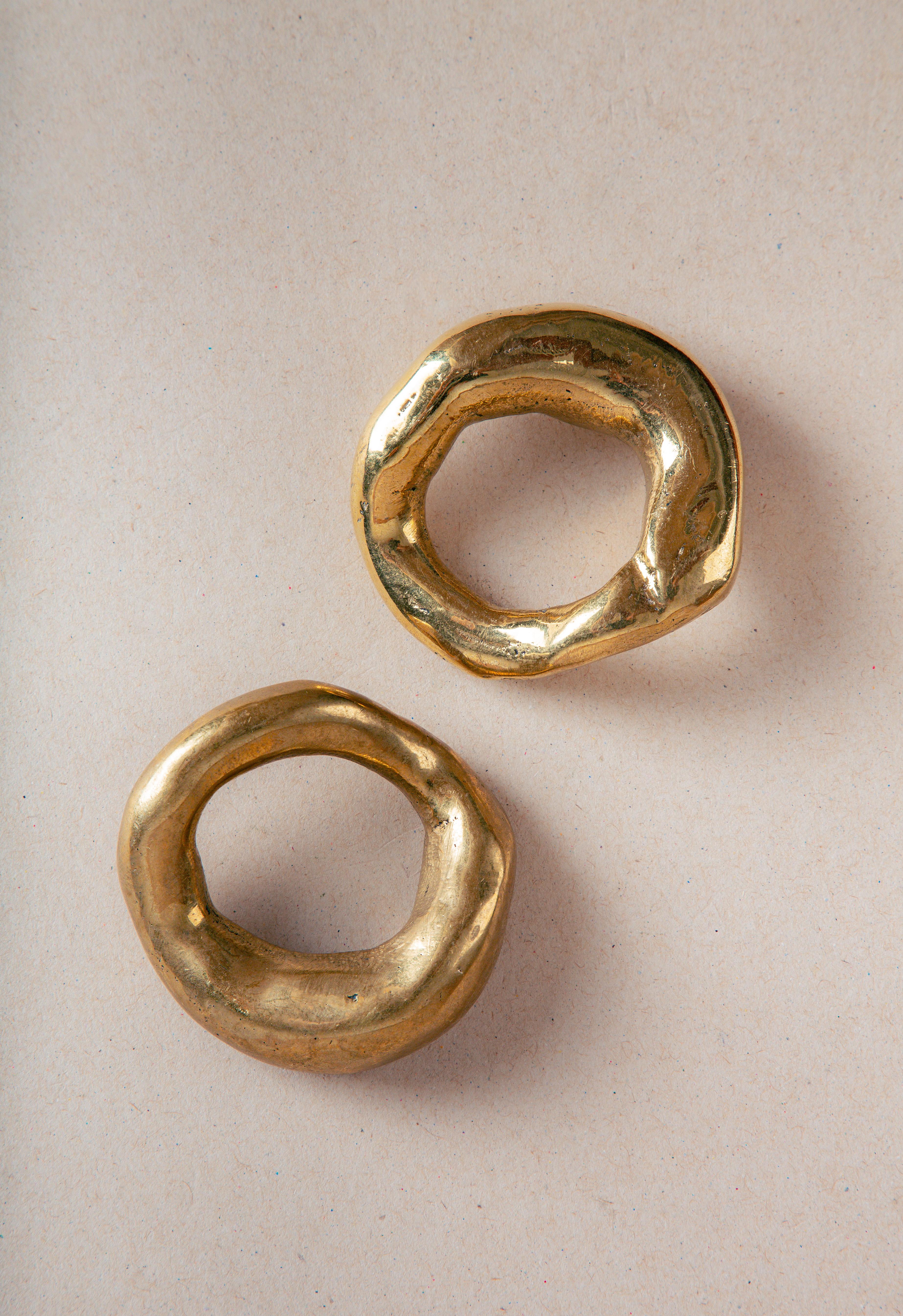 Les objets présentés dans cette Collectional s'étendent à travers différentes formes de conscience, entremêlant des couches de signification et de perception. Les différents modes d'expérience d'un objet se fondent les uns dans les autres dans