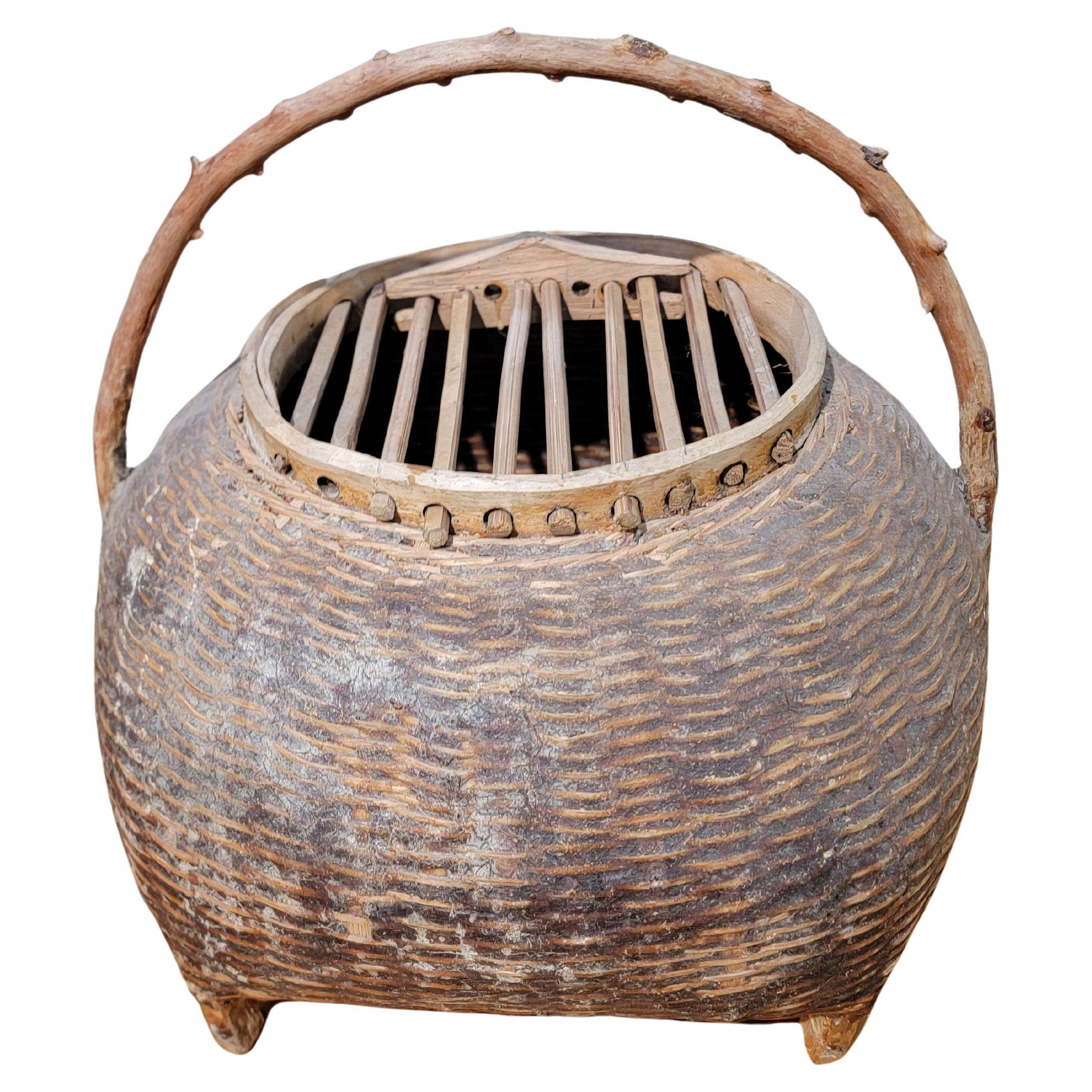 Handled Basket with Rail Lid