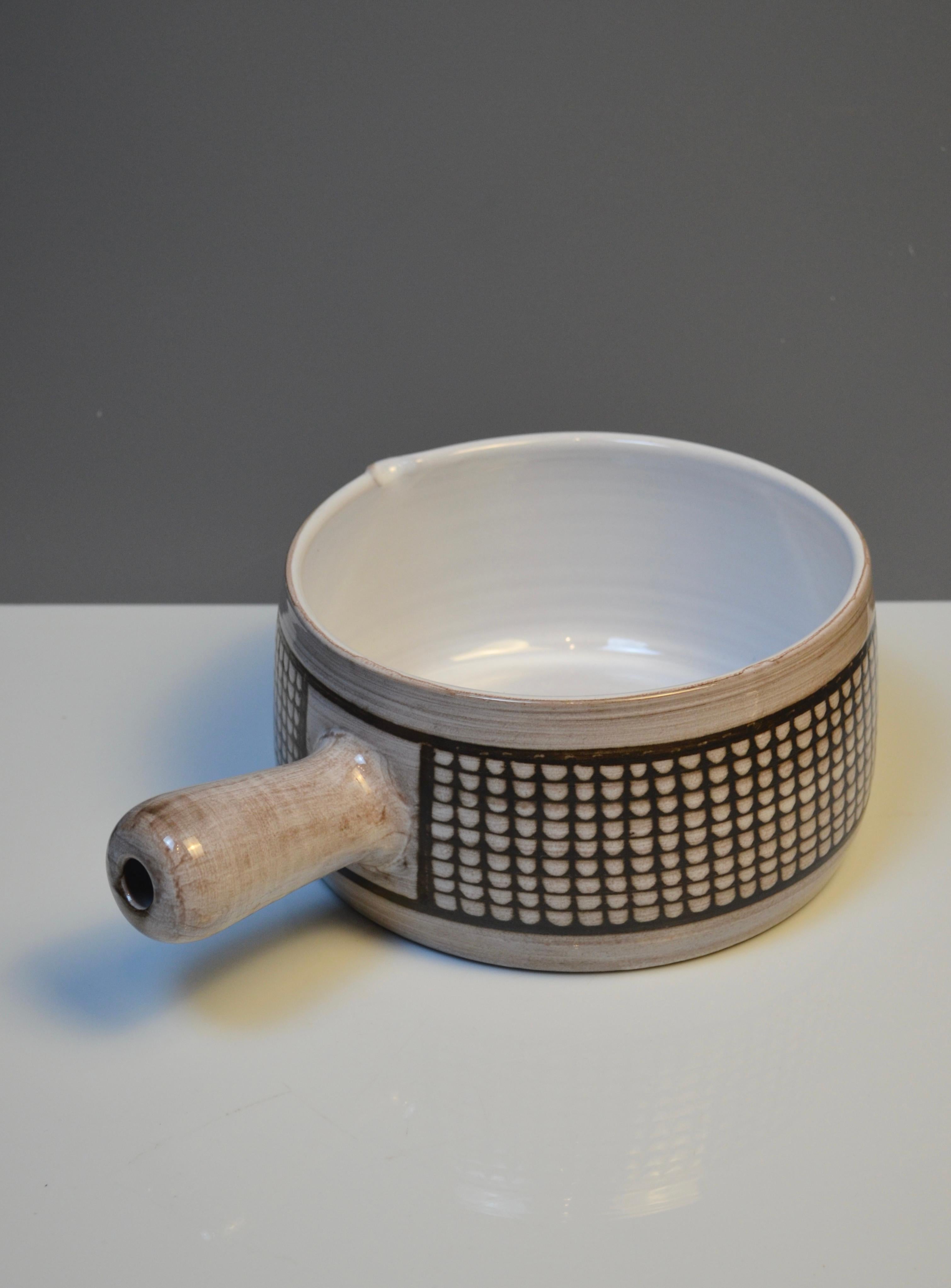 Milieu du XXe siècle Bol à poignée en céramique par Émile Masson, France, années 1960 en vente