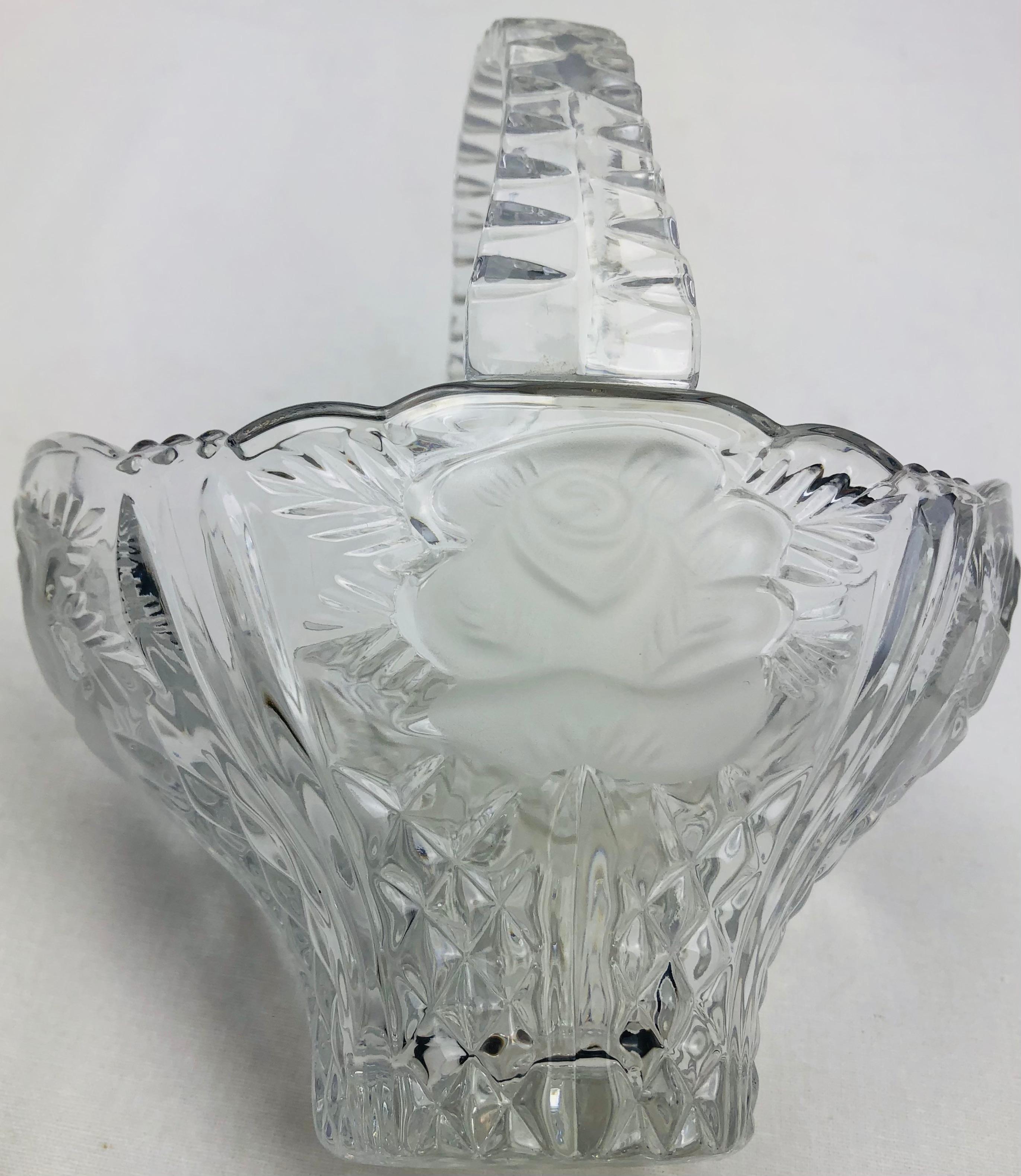 Lovely vintage French handled crystal bowl with frosted details attributed to Lalique. The frosted and heavily decorated edge offers a great contrast. 

Use this bowl for anything from candies to floating candles.

Measures: 6