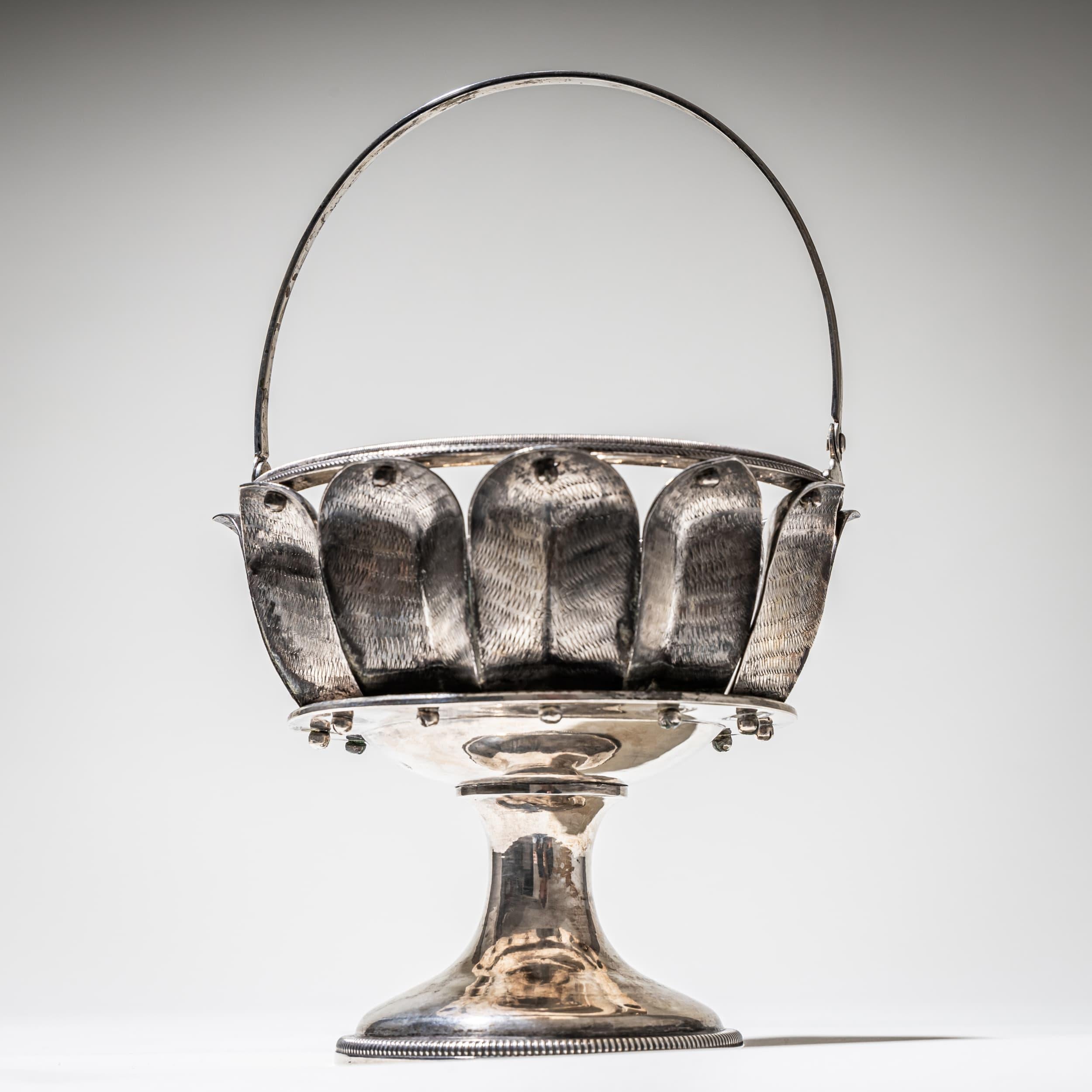 Début du XIXe siècle Bol en argent avec poignée par Benedikt K.K. Ranninger, Vienne, 1819 en vente