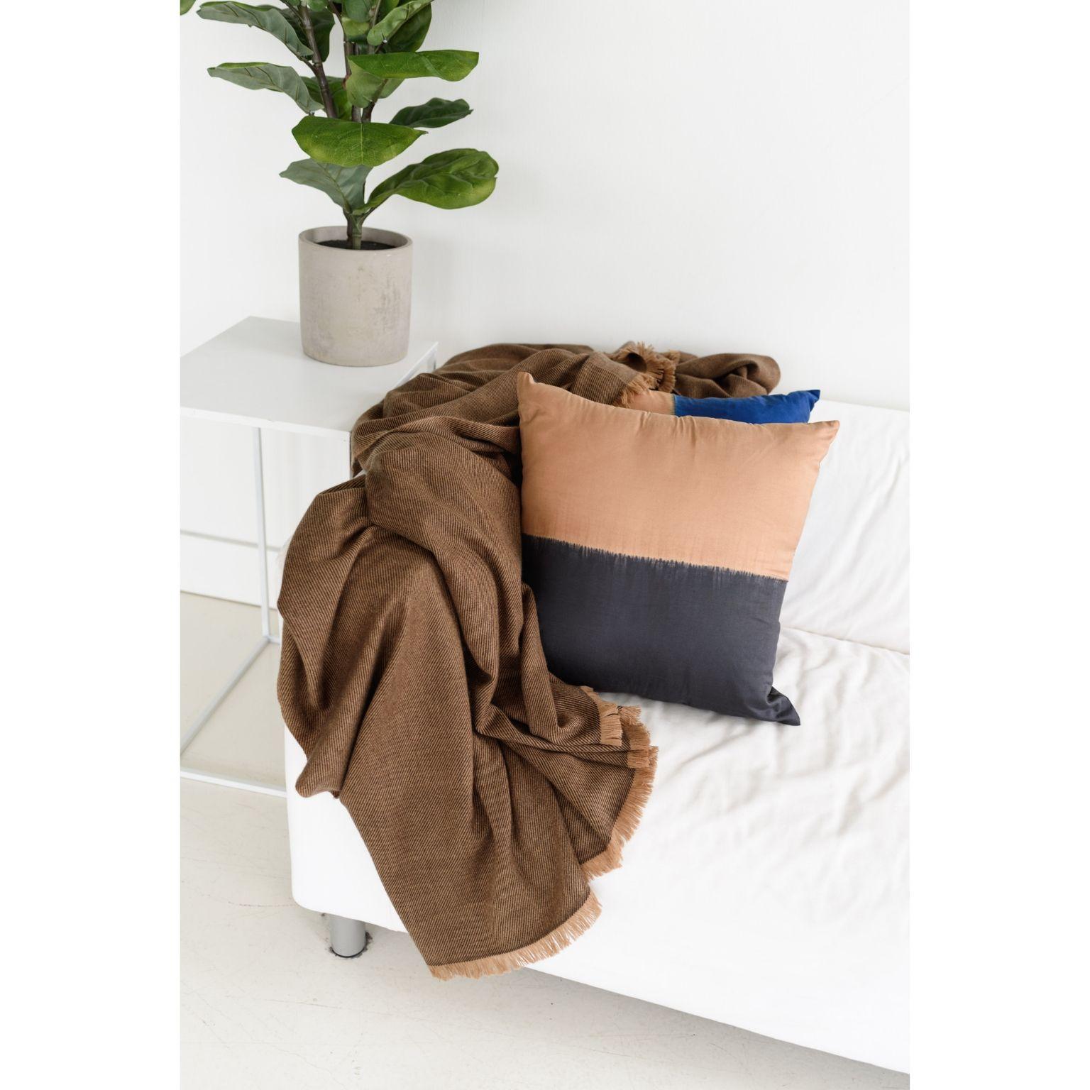 Hay Merino Handloom Soft Throw / Blanket In Warm Shades of Earthy Brown In New Condition In Bloomfield Hills, MI
