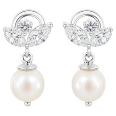 Handgefertigte Ohrringe mit 0,82-Karat-Diamanten, Naturperlen und Blumenmotiv, 18-karätiges Weißgold