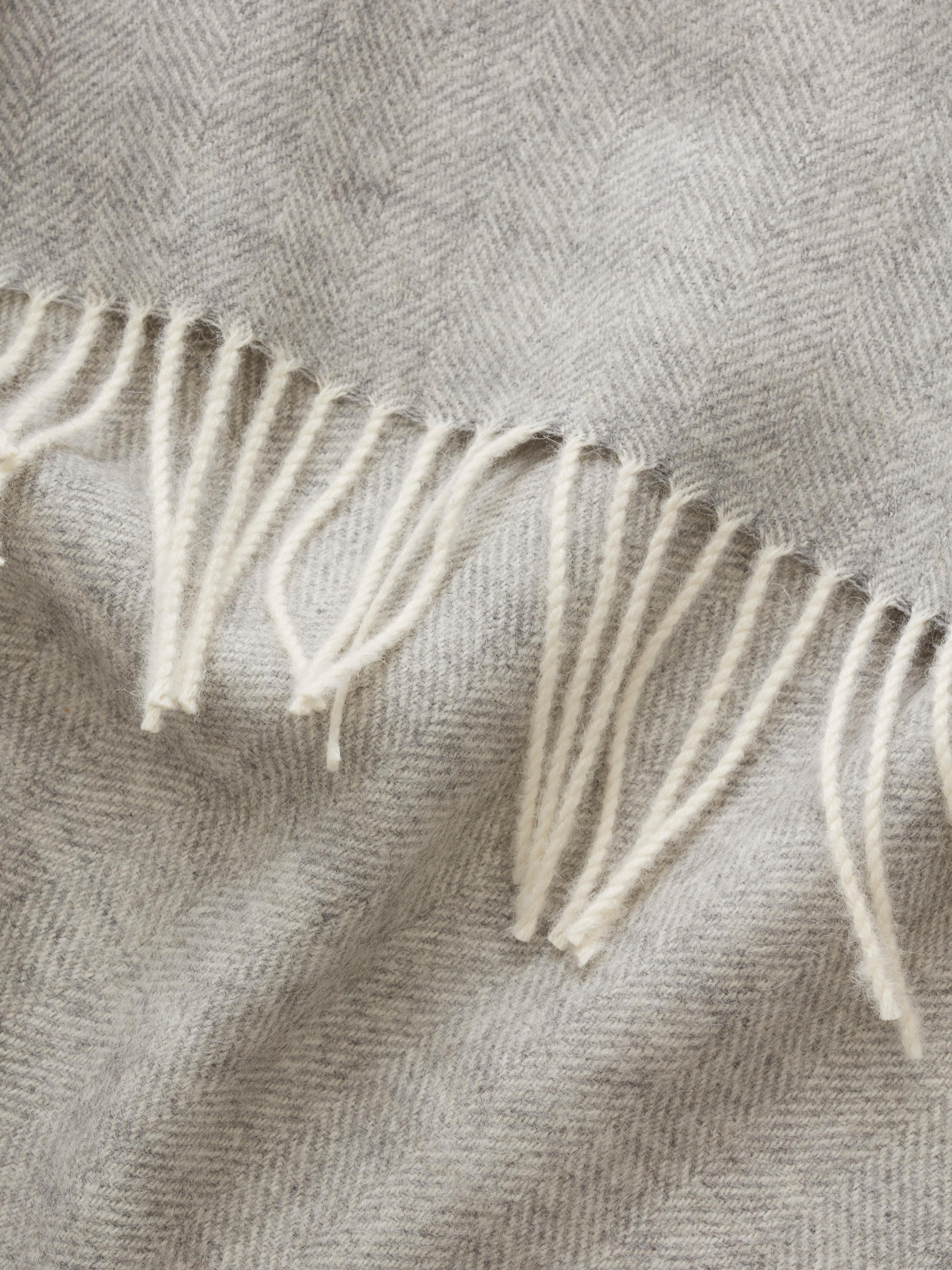 Handmade 100% Royal Baby Alpaca Sill Herringbone Throw by Fells/Andes In Excellent Condition For Sale In San Francisco, CA