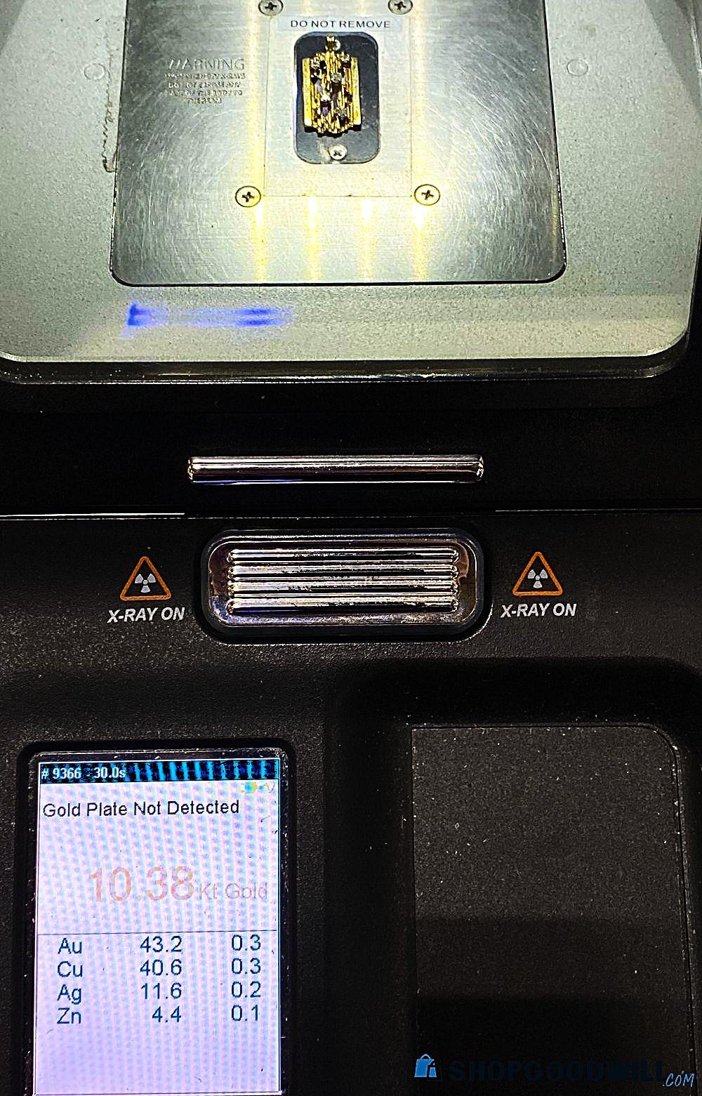 Pendentif en or jaune 10k fait à la main avec un diamant de 0,35 carat sur une chaîne de 18