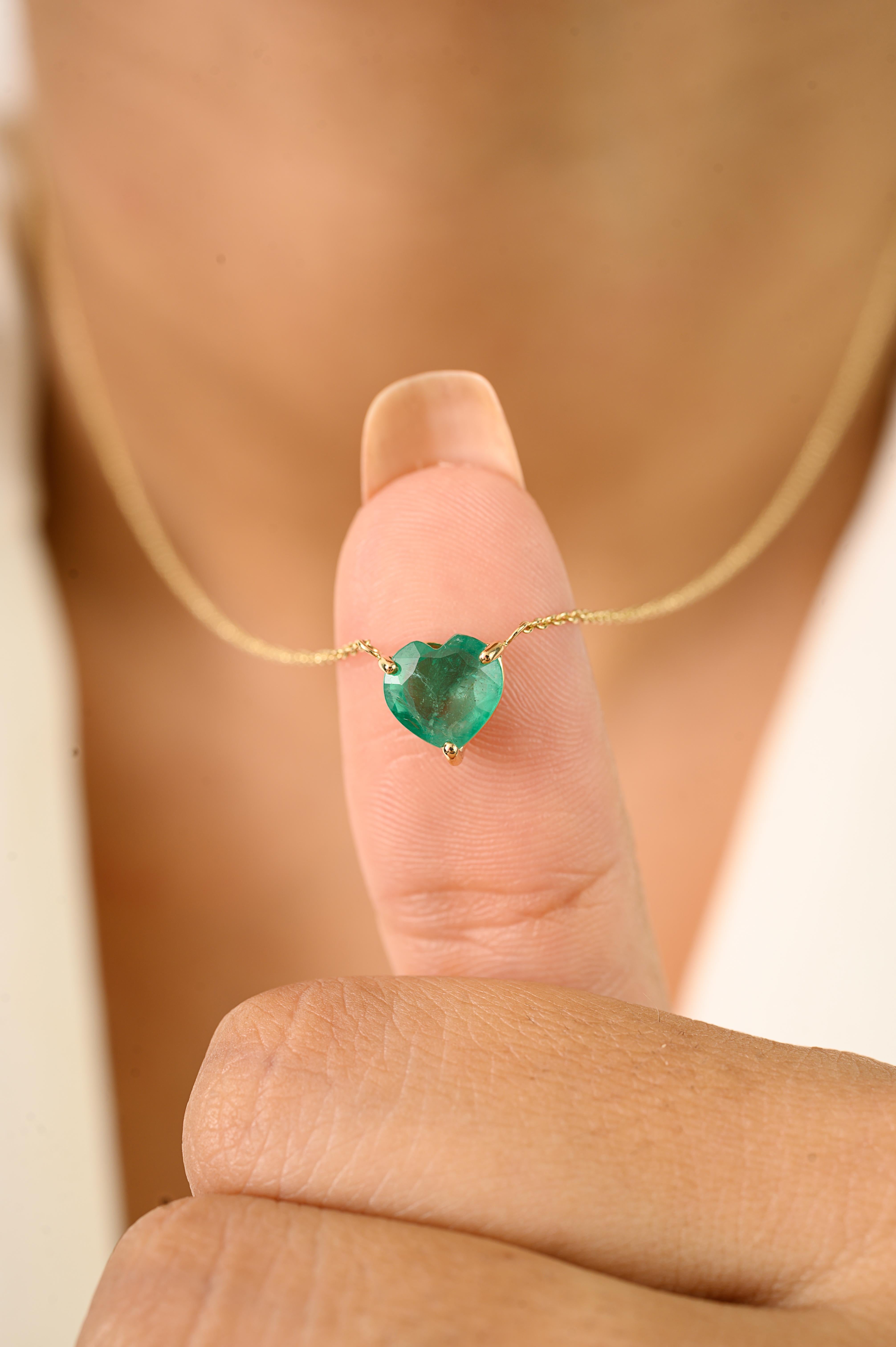 Handmade 1.25Ct Heart Cut Emerald Pendant Necklace for Her in 14k Yellow Gold For Sale 3
