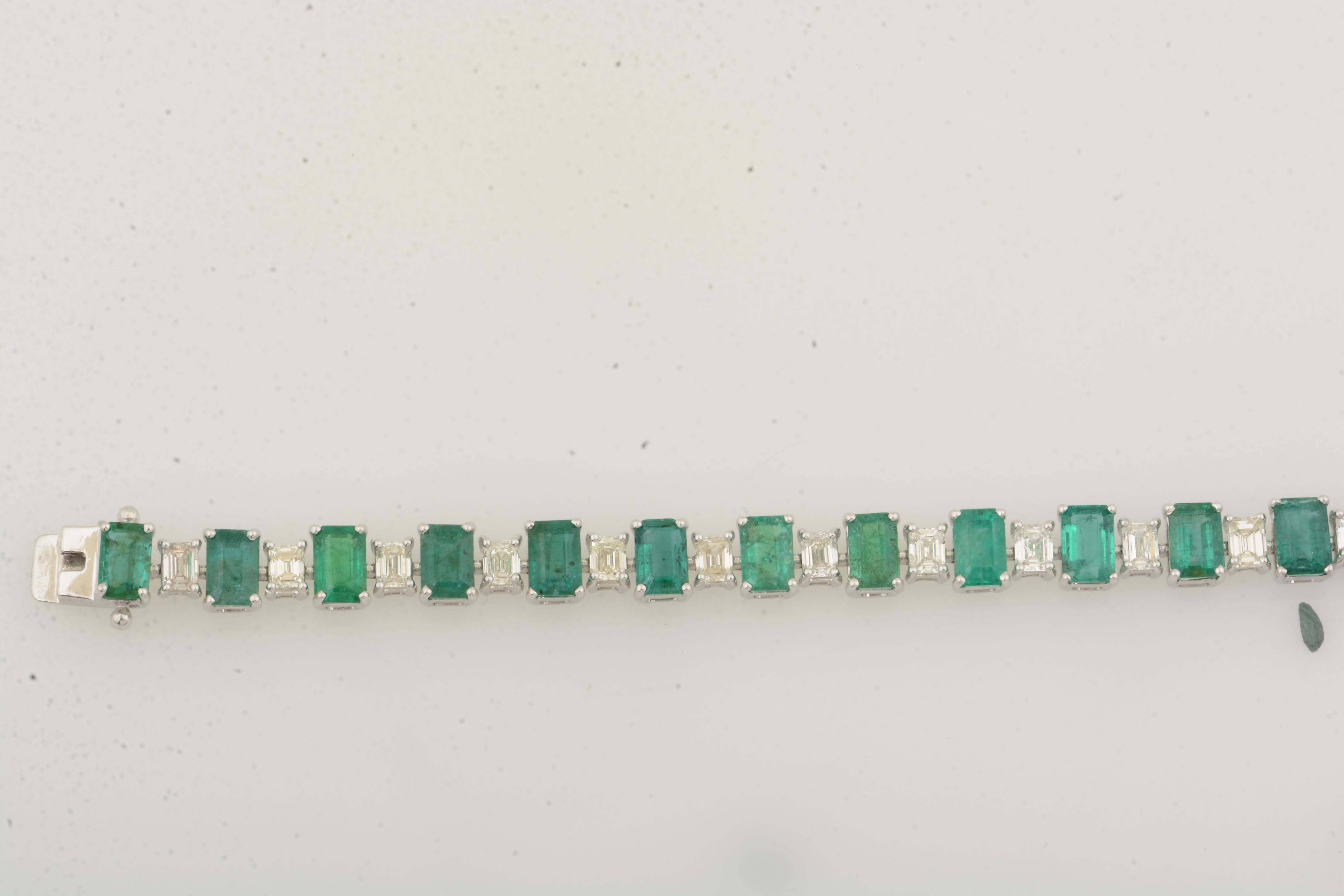 Women's Handmade 13.48Ct Zambian Emerald Diamond Tennis Bracelet 14 Karat White Gold For Sale
