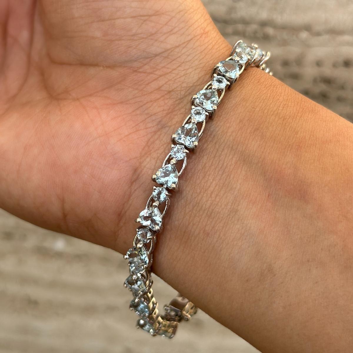 Handmade 14 Ct Heart and Round Aquamarine Bracelet in sterling silver showcases endlessly sparkling natural aquamarine, weighing 14 carat. It measures 7 inches long in length. 
Aquamarine stimulate concentration and reduces stress. 
Designed with