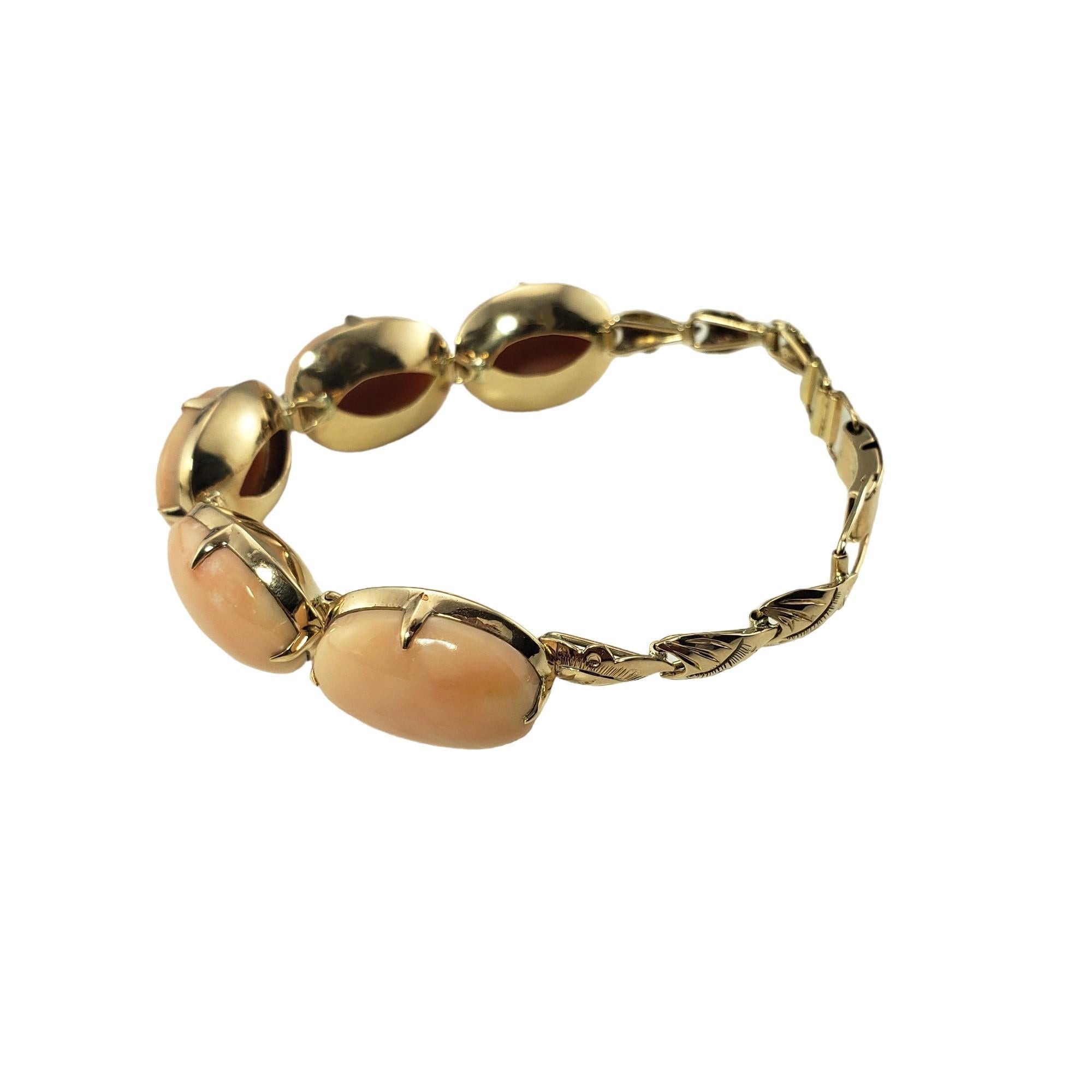 Handgefertigtes Armband aus 14 Karat Gelbgold und Korallen #15306 (Ovalschliff) im Angebot