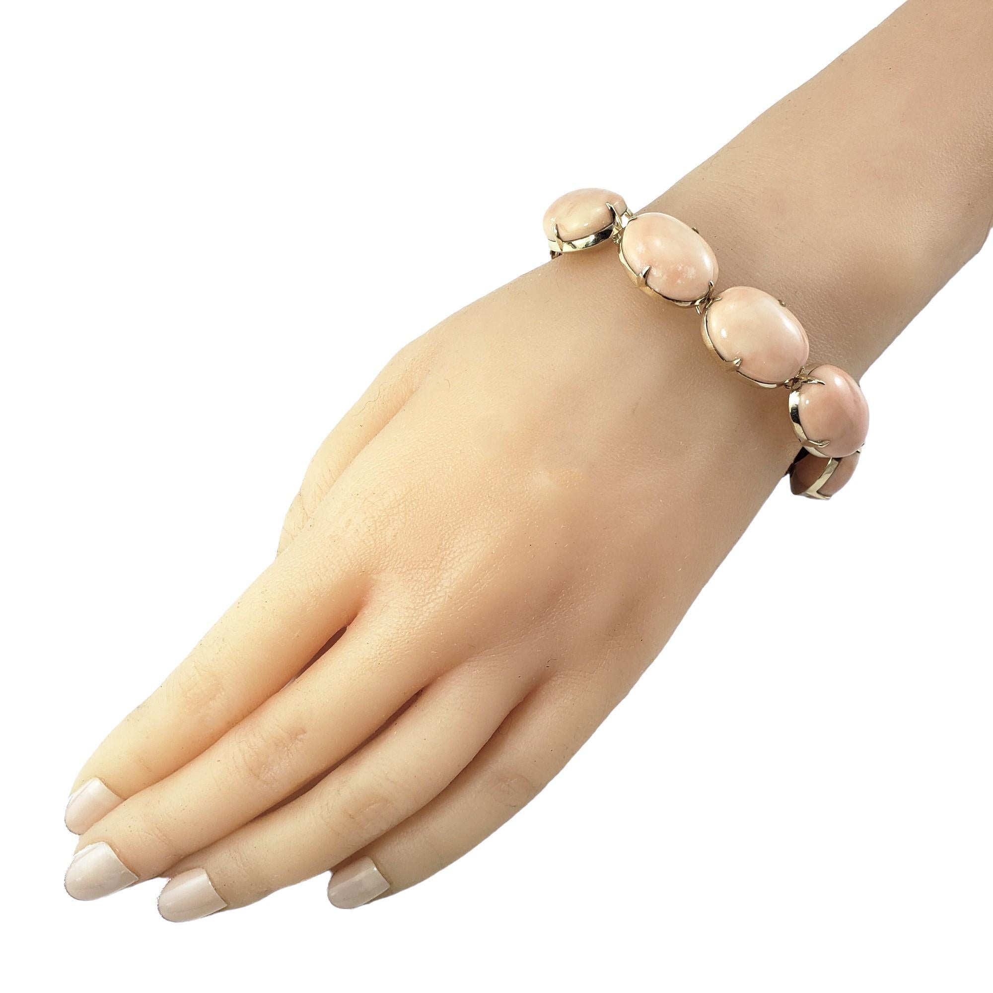 Handgefertigtes Armband aus 14 Karat Gelbgold und Korallen #15306 im Angebot 1