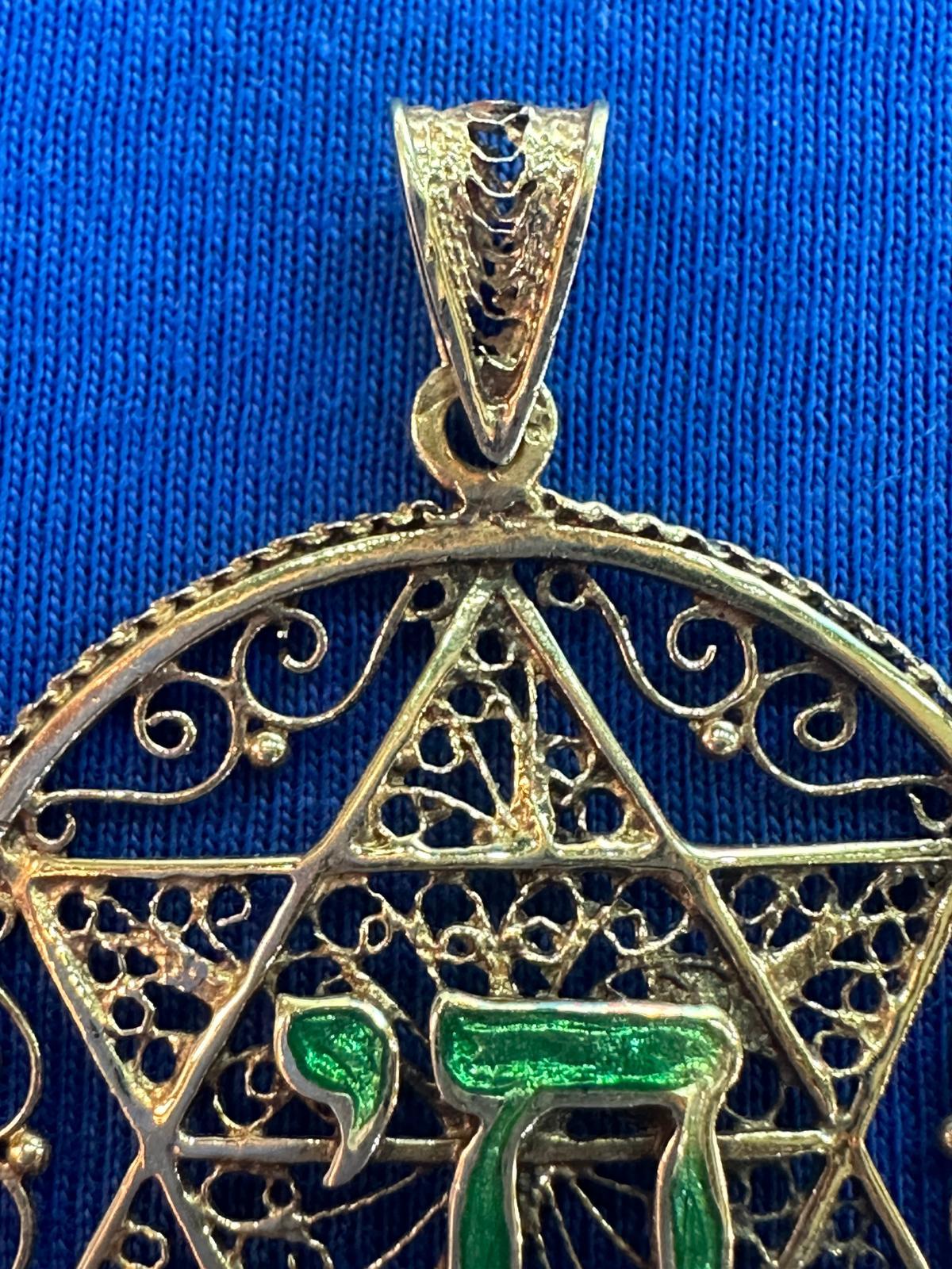 Handmade 14K Gold Filigree Star of David Pendant with Green Enamel Chai Symbol In Excellent Condition For Sale In New York, NY