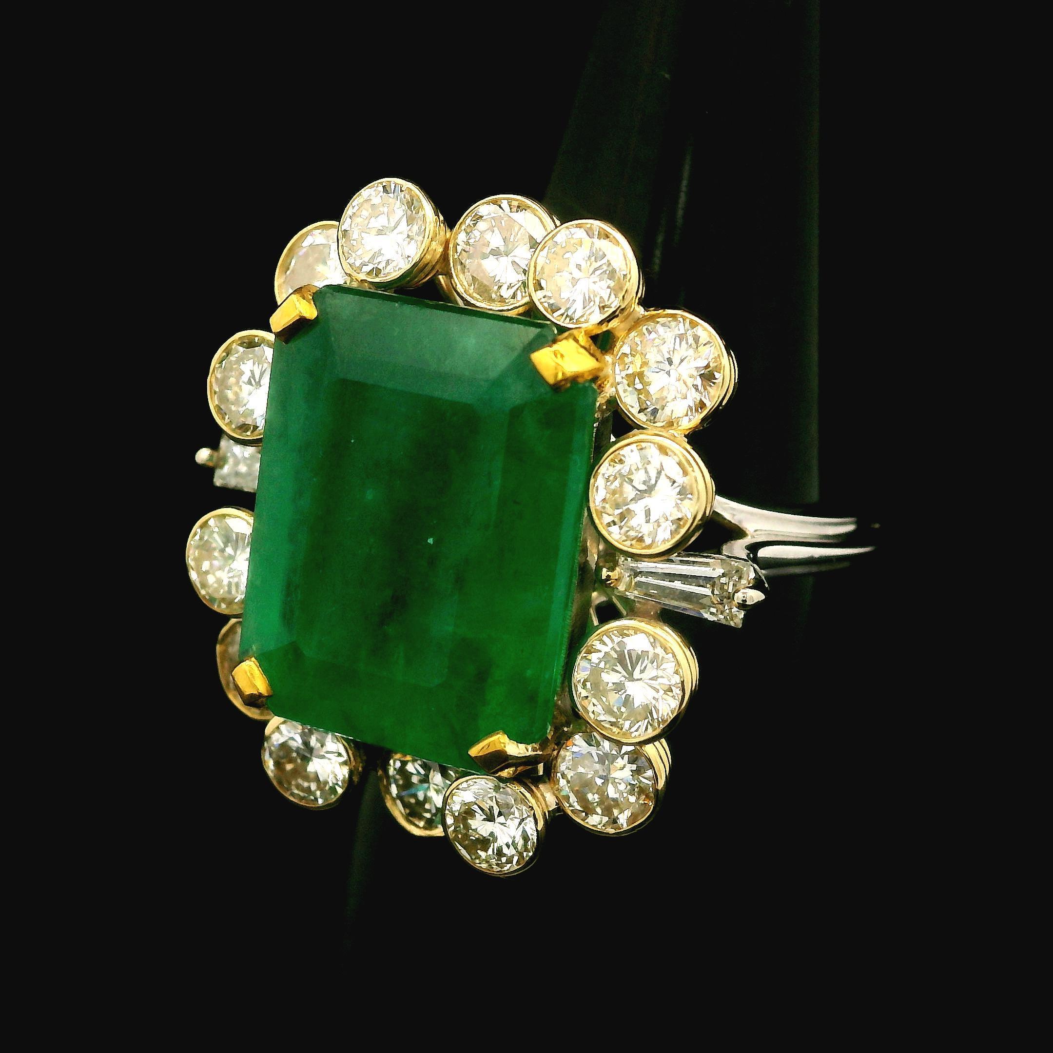Handmade 14k Gold GIA 11.38ctw No Oil Emerald w/ Diamond Halo Cocktail Ring In Excellent Condition For Sale In Montclair, NJ