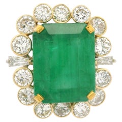 Hecho a mano 14k Oro GIA 11.38ctw Sin Aceite Esmeralda w / Anillo de Cóctel Halo de Diamantes
