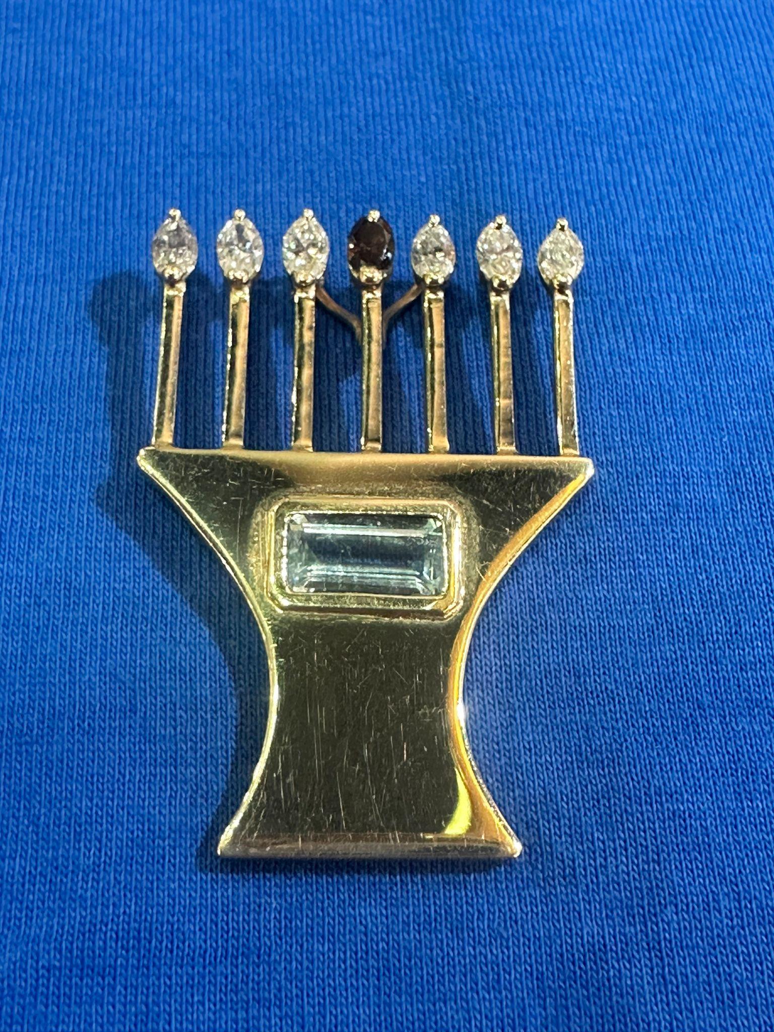 Handgefertigte Menorah-Brosche aus 14 Karat Gold mit natürlichen Diamanten und Aquamarin- 7,4 g Israel im Zustand „Hervorragend“ im Angebot in New York, NY