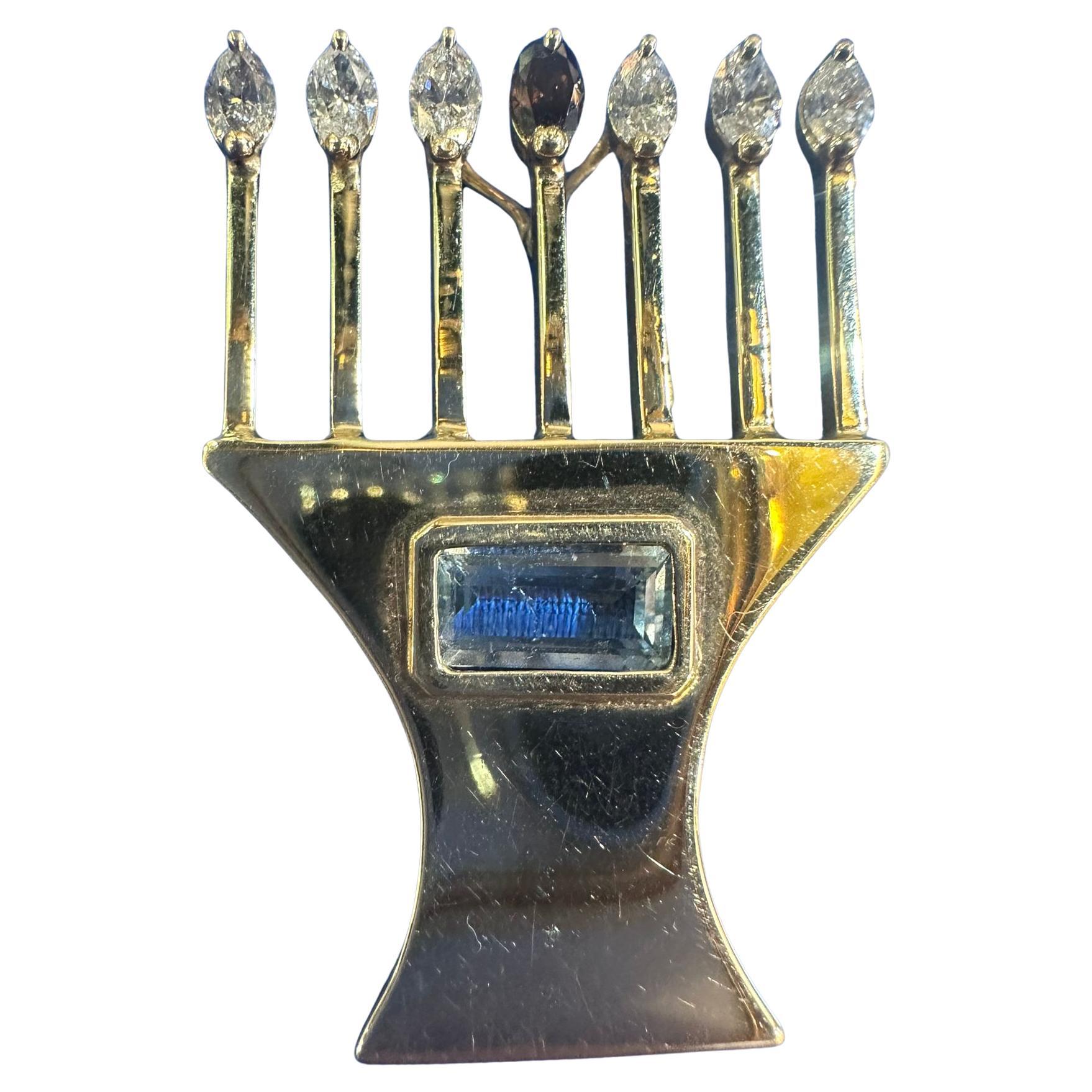 Handgefertigte Menorah-Brosche aus 14 Karat Gold mit natürlichen Diamanten und Aquamarin- 7,4 g Israel im Angebot
