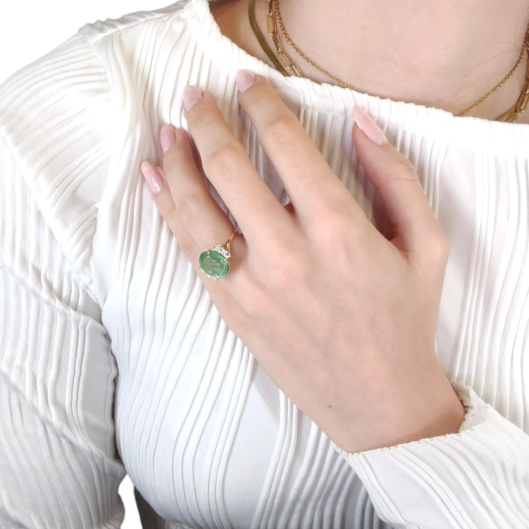 Contemporary Handmade 14K Gold Ring, 5.85 Carat Green Tourmaline - 0.33 Carat Diamonds For Sale