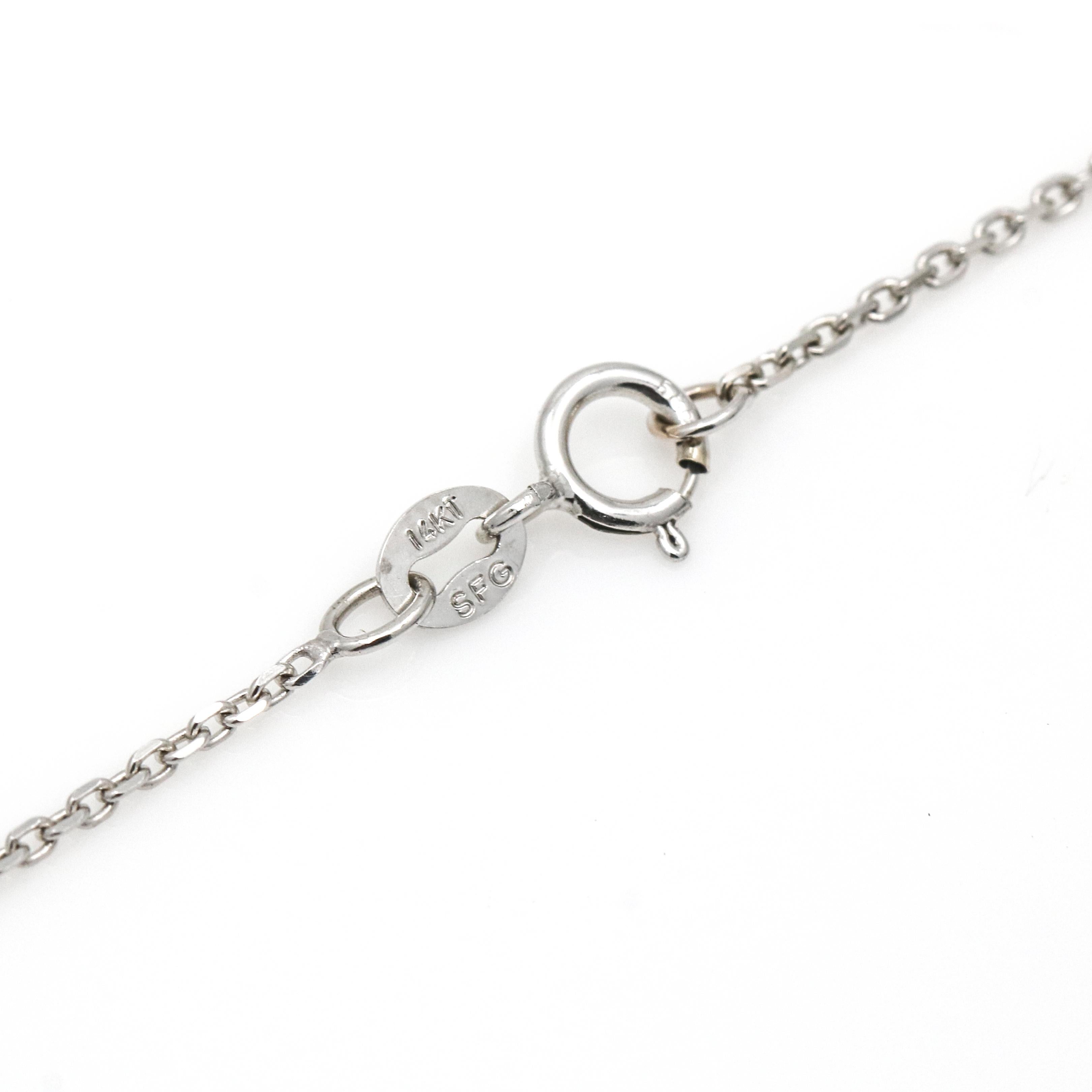 Handgefertigte 14k Weißgold Solitär-Halskette mit Diamanten im Smaragdschliff im Angebot 1