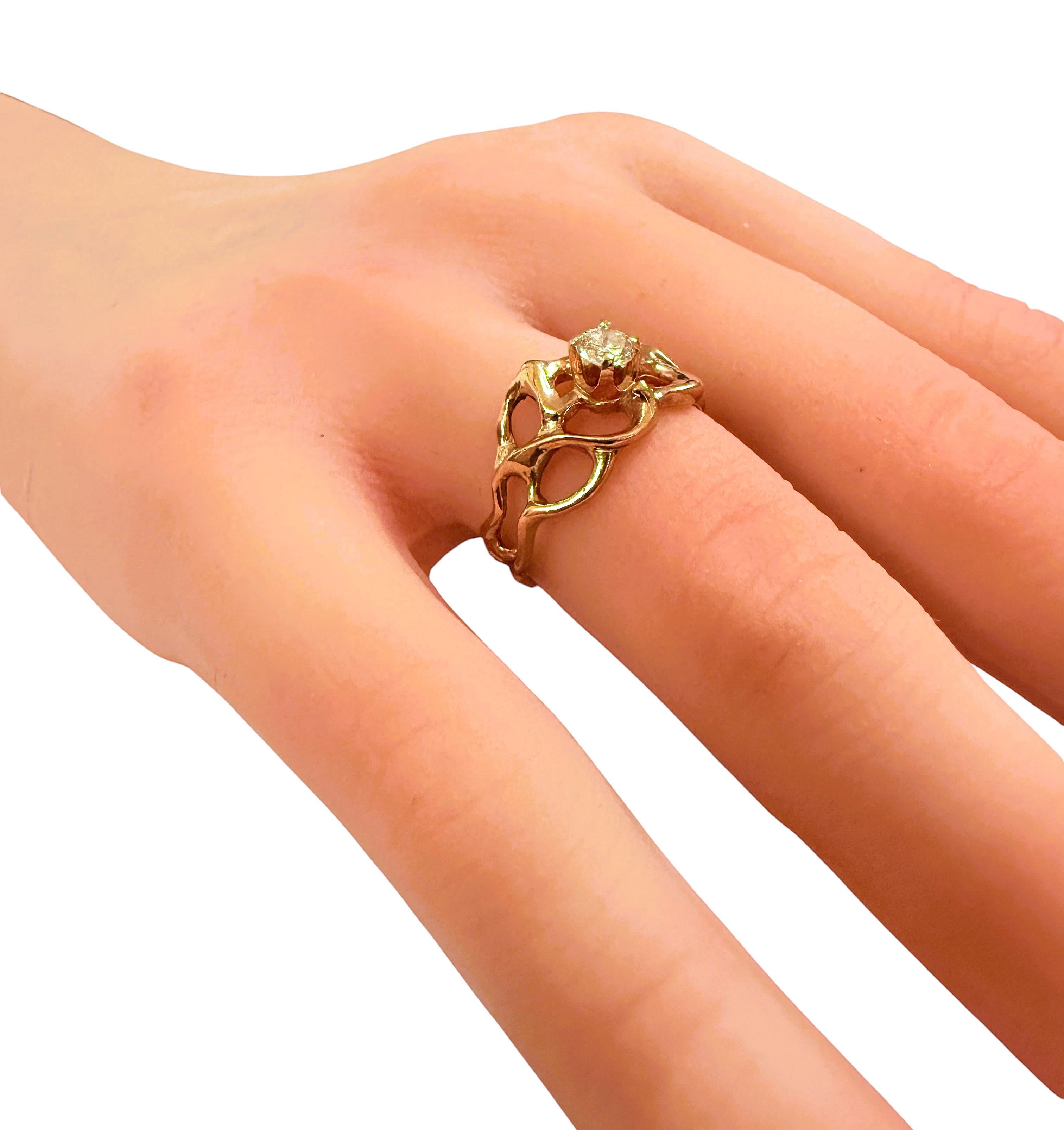 Bague moderniste brutale en or jaune 14k fait à la main avec un diamant de 0,25 carat en vente 7