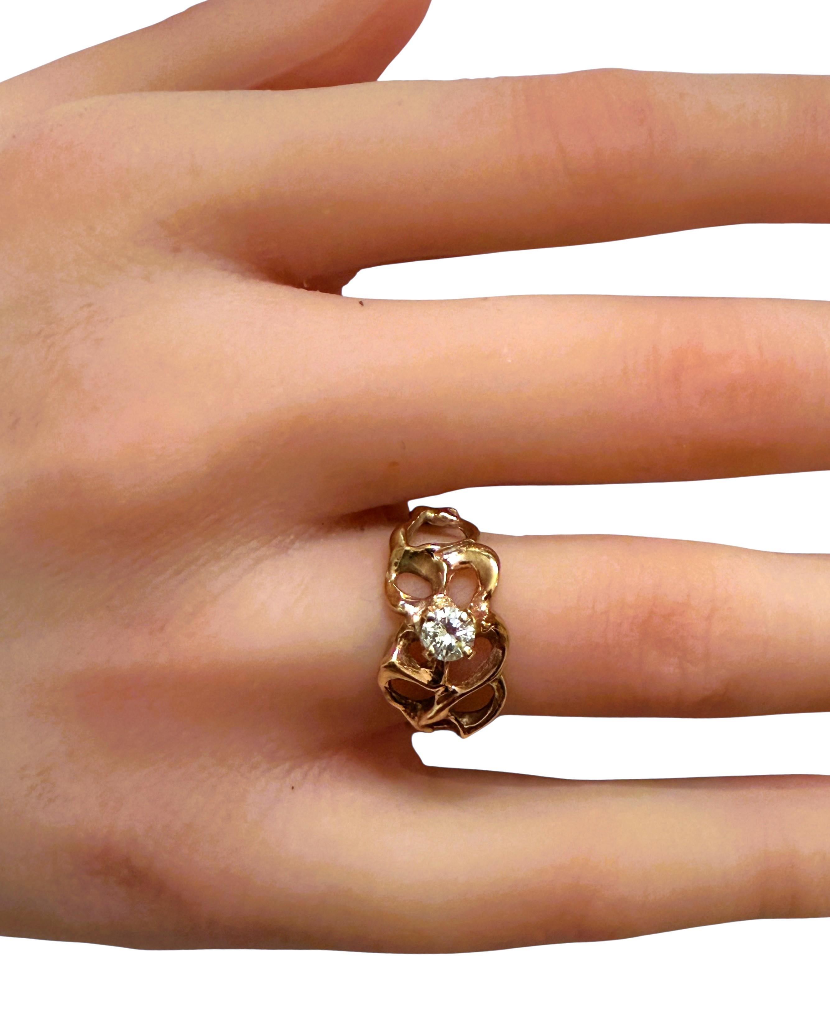 Bague moderniste brutale en or jaune 14k fait à la main avec un diamant de 0,25 carat Excellent état - En vente à Eagan, MN
