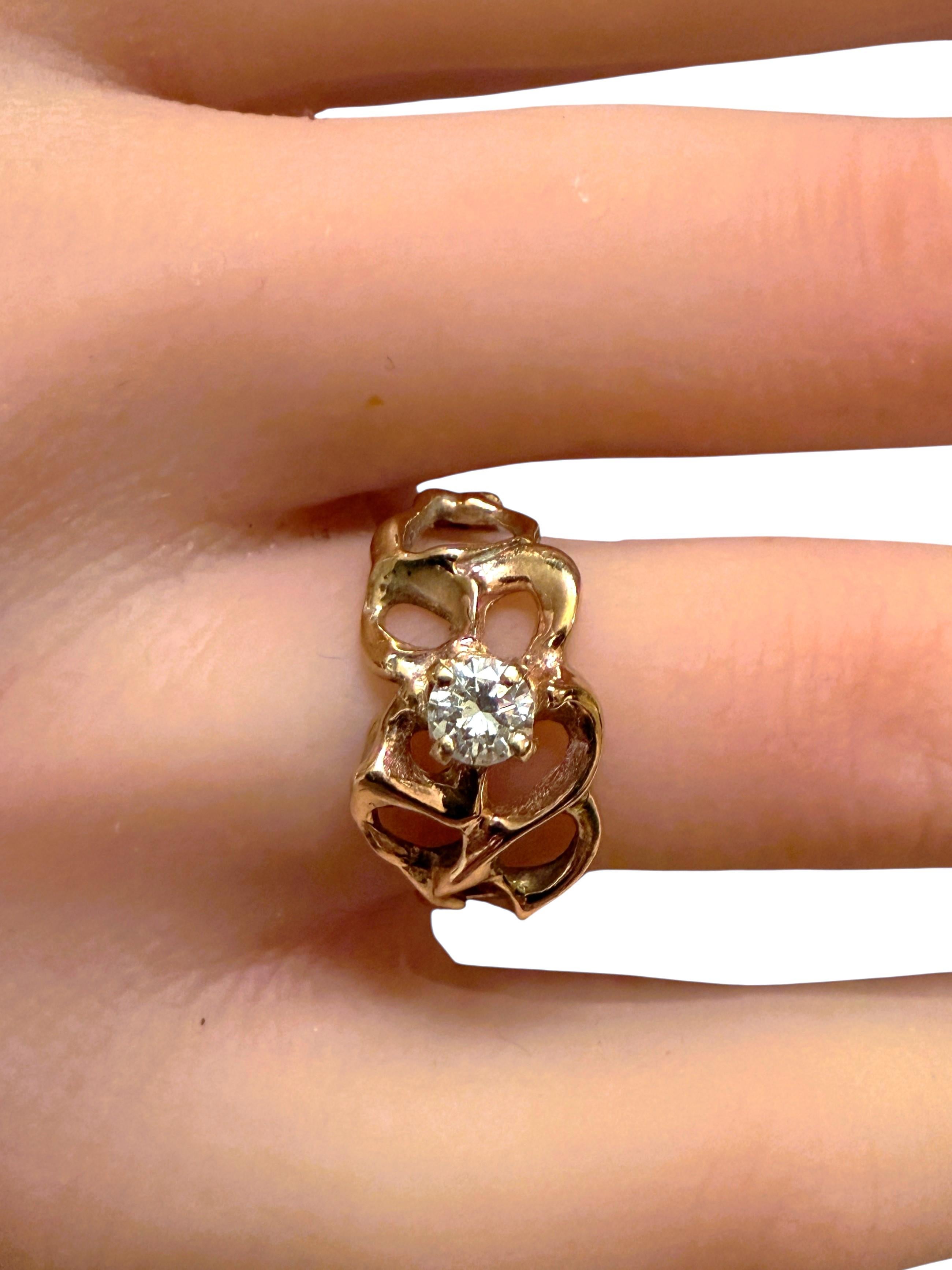 Bague moderniste brutale en or jaune 14k fait à la main avec un diamant de 0,25 carat Pour femmes en vente
