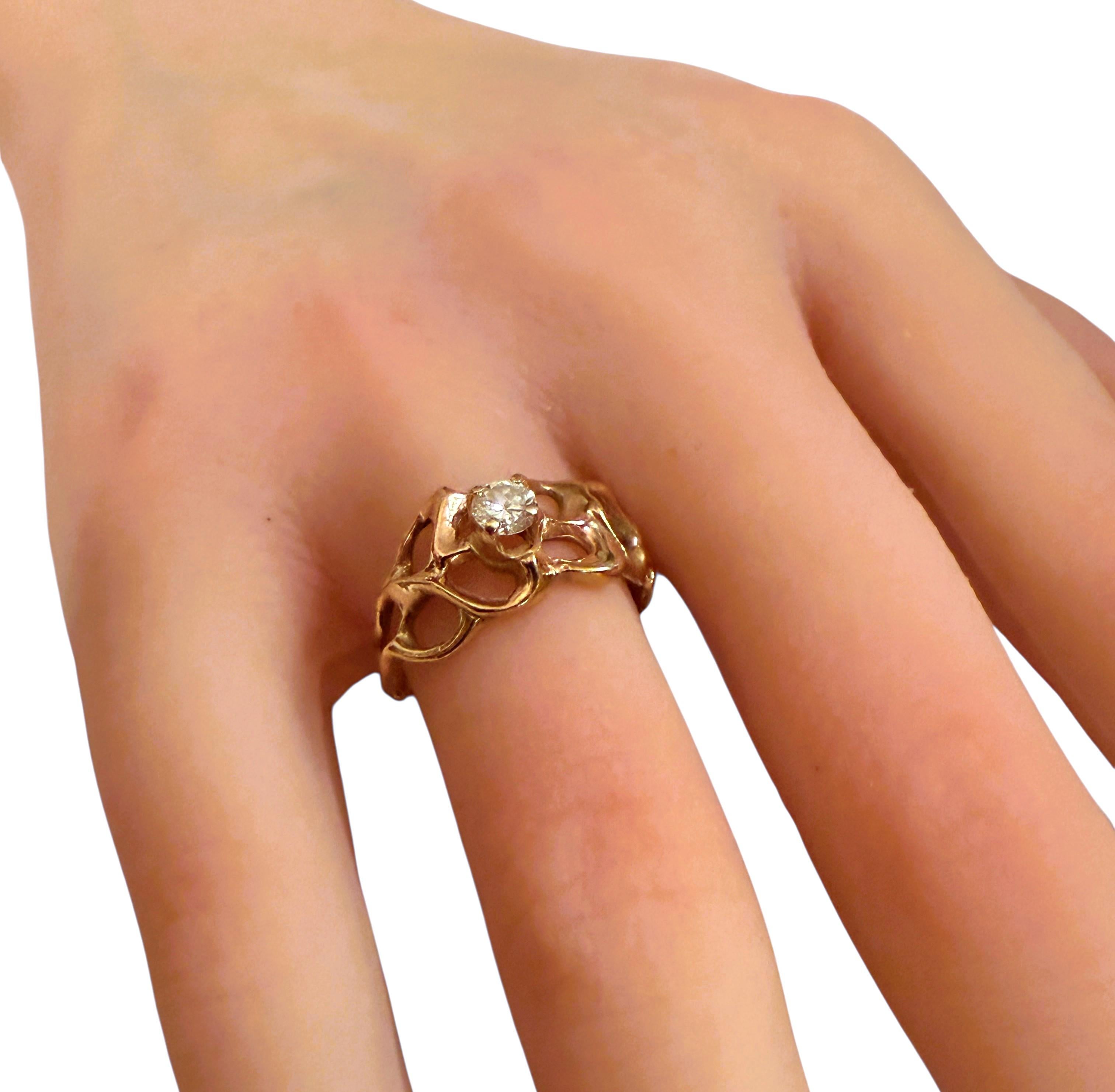 Bague moderniste brutale en or jaune 14k fait à la main avec un diamant de 0,25 carat en vente 1