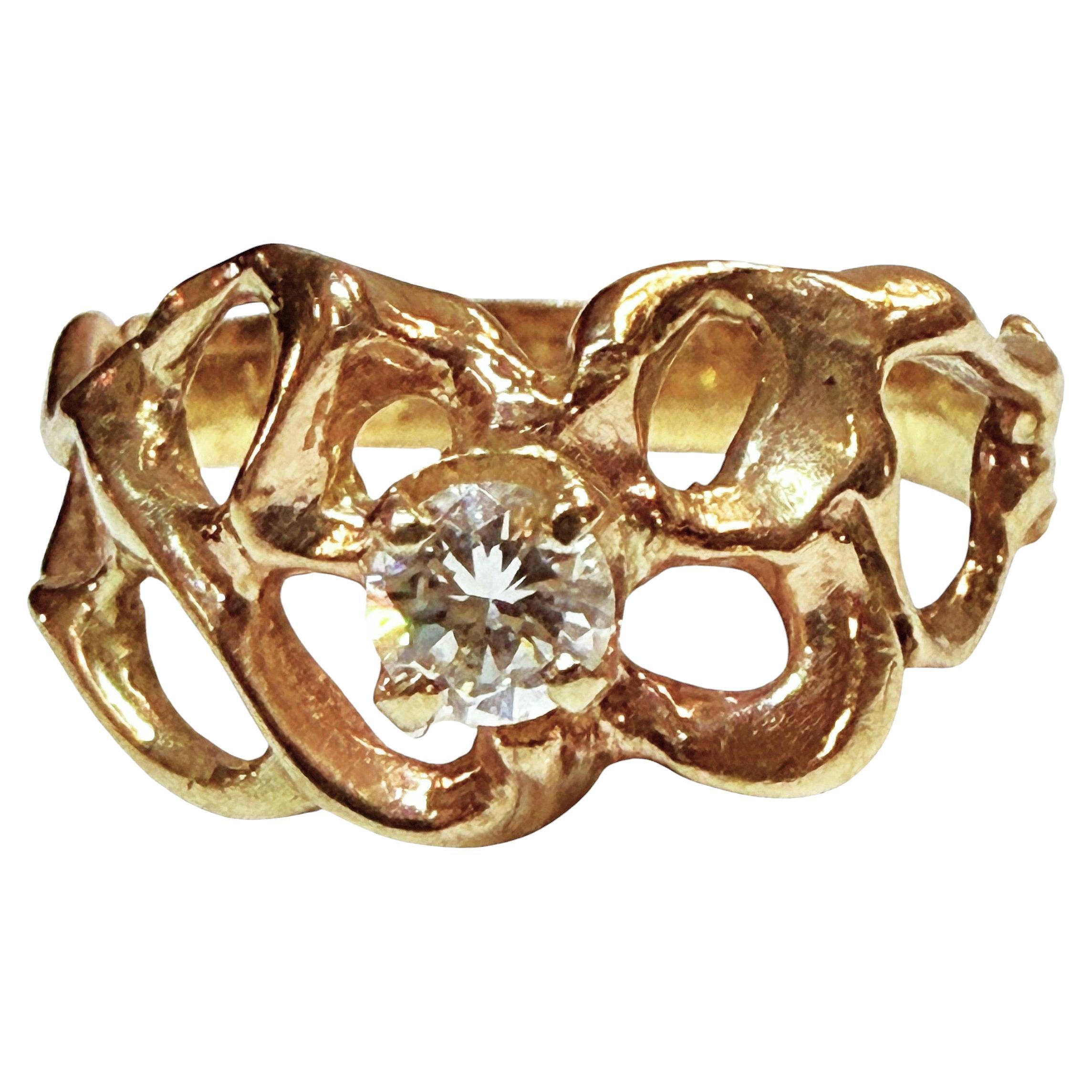 Bague moderniste brutale en or jaune 14k fait à la main avec un diamant de 0,25 carat en vente