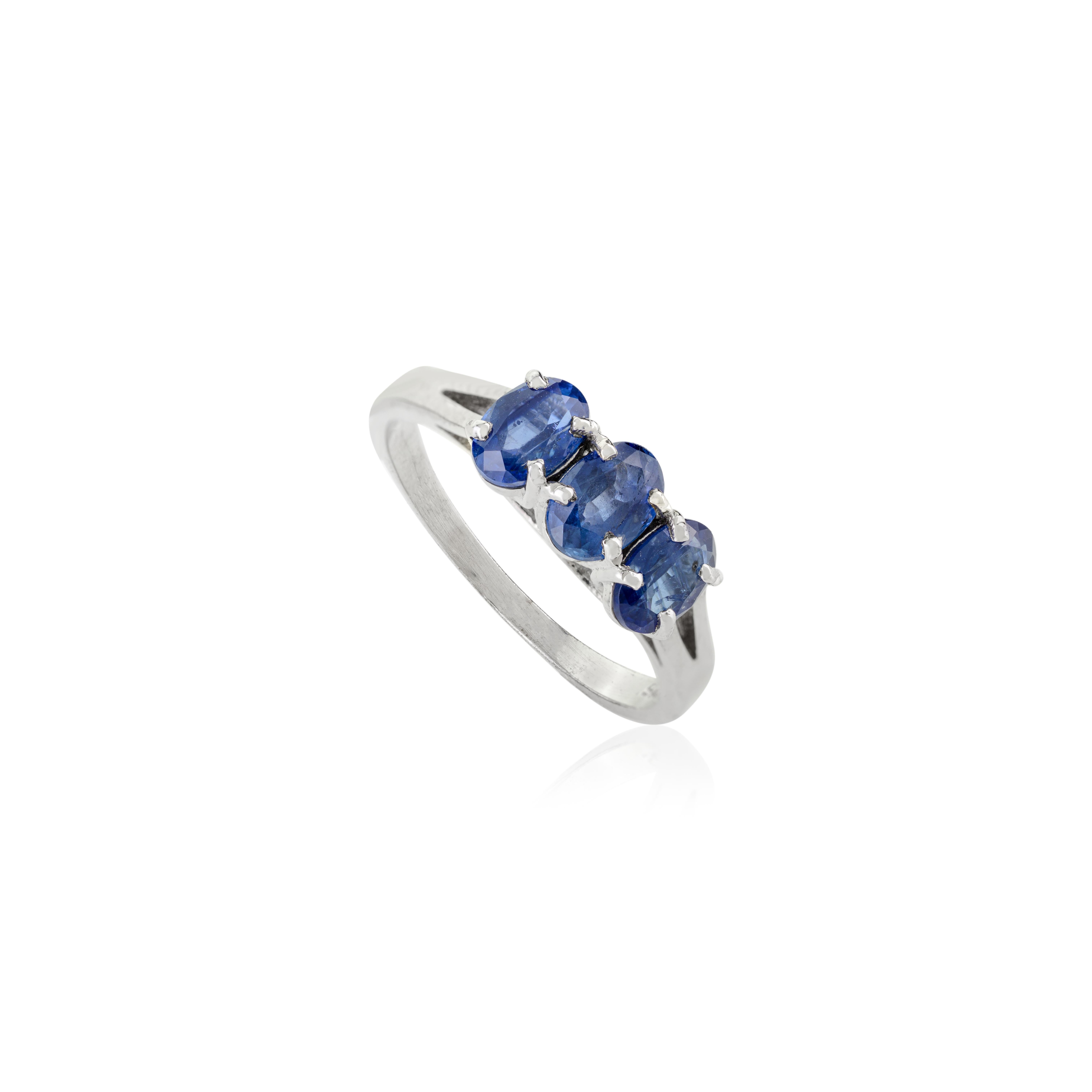 in vendita:  Anello unisex a tre pietre con zaffiro blu da 1,65 carati, fatto a mano e realizzato in argento 925. 5