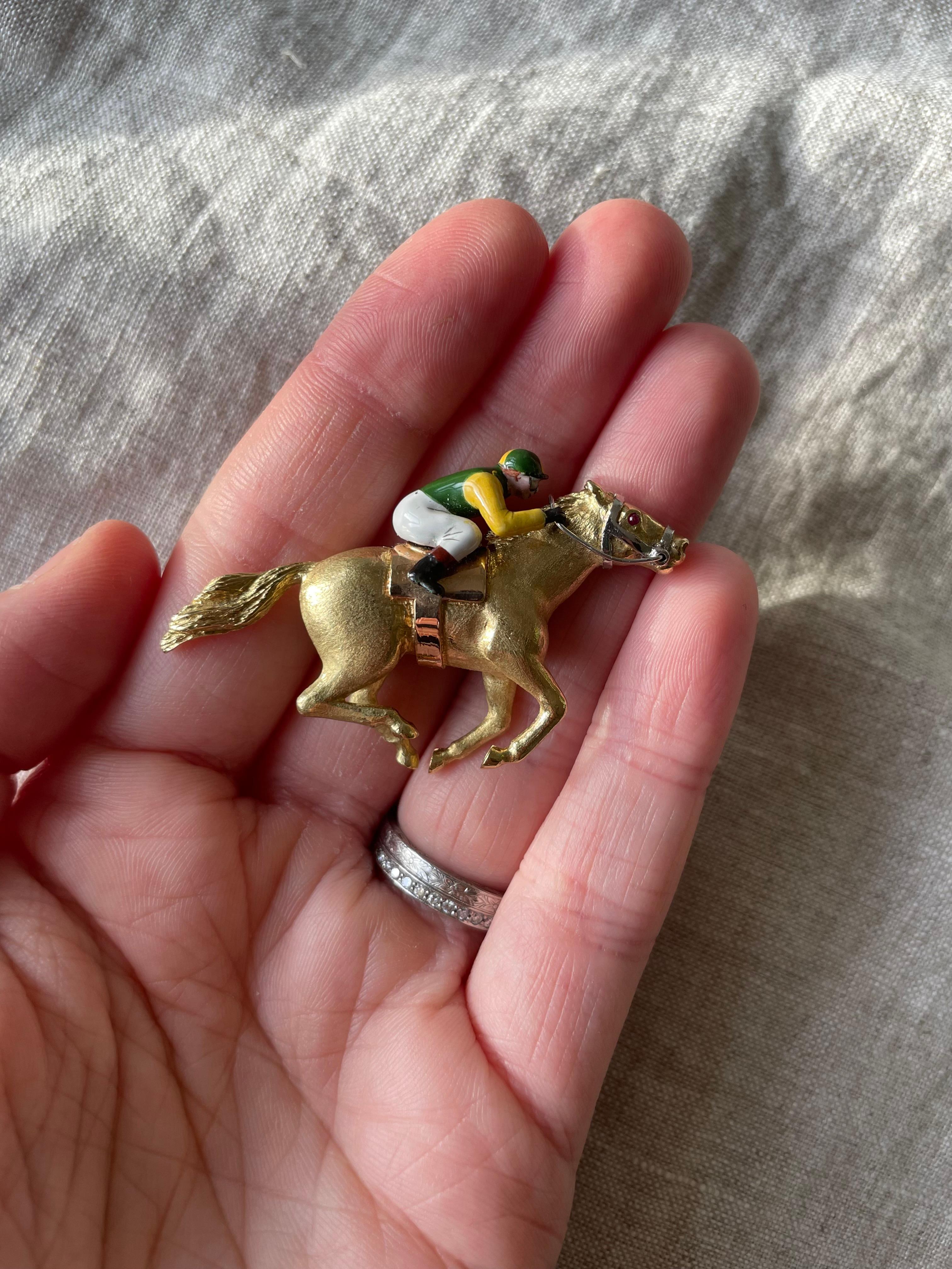 Handmade 18 Carat Yellow Gold Horse and Rider Brooch In New Condition For Sale In London, GB