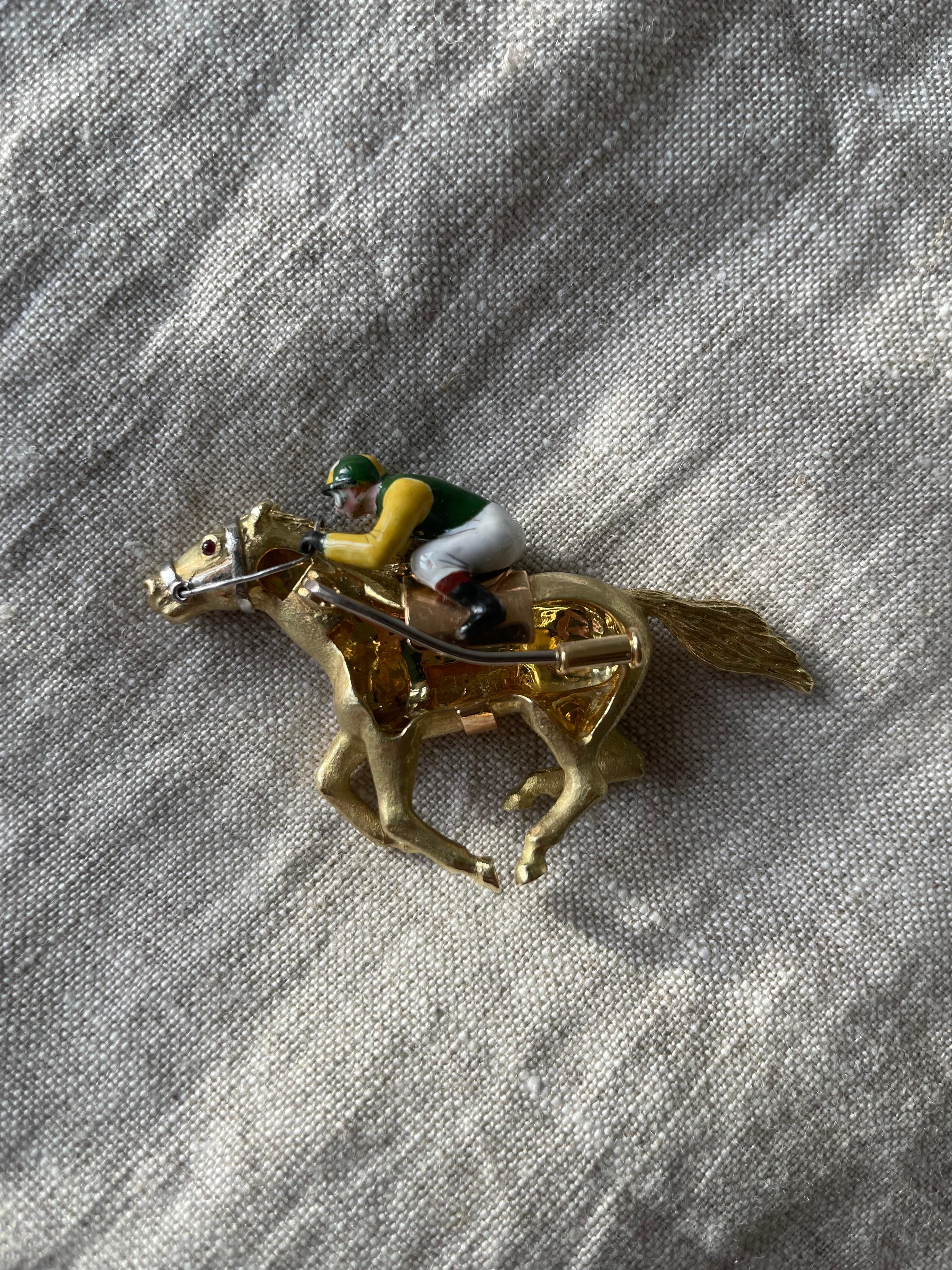 Handmade 18 Carat Yellow Gold Horse and Rider Brooch For Sale 1