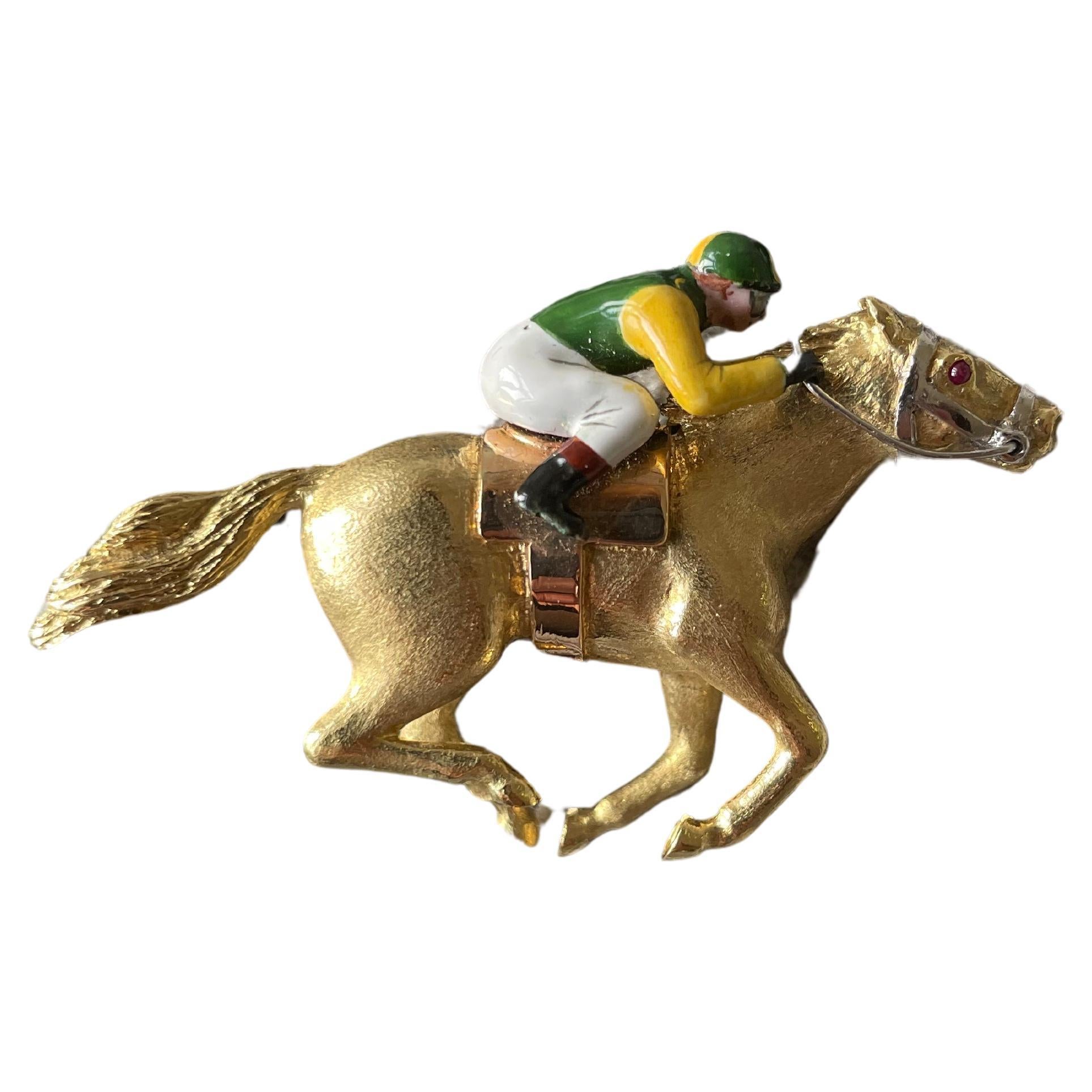 Handgefertigte Pferde- und Reiterbrosche aus 18 Karat Gelbgold im Angebot