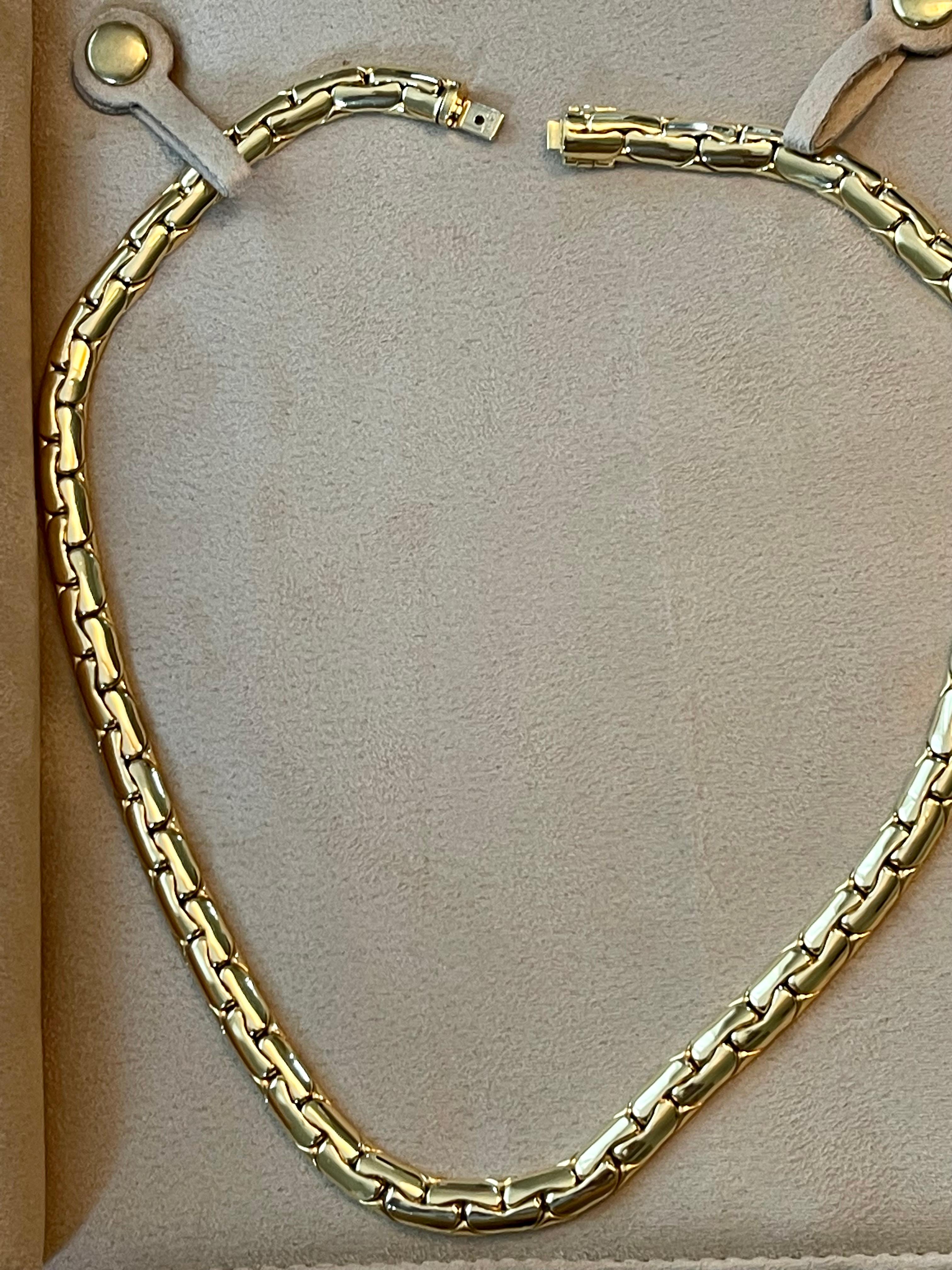 Handmade 18 K Yellow Gold Necklace by Gübelin Lucerne In Good Condition For Sale In Zurich, Zollstrasse