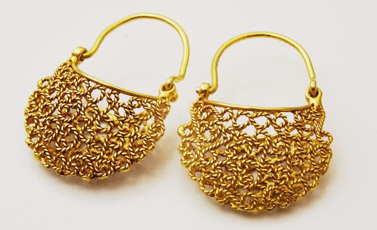Artisan Handmade 18 karat gold Orissa Style Filigree Hoop Earrings For Sale