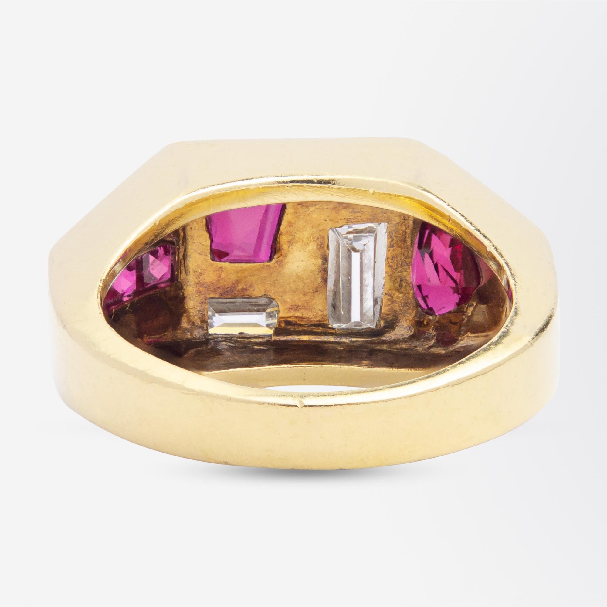 Handgefertigter geometrischer Ring aus 18 Karat Gold, Rubin & Diamant für Damen oder Herren im Angebot