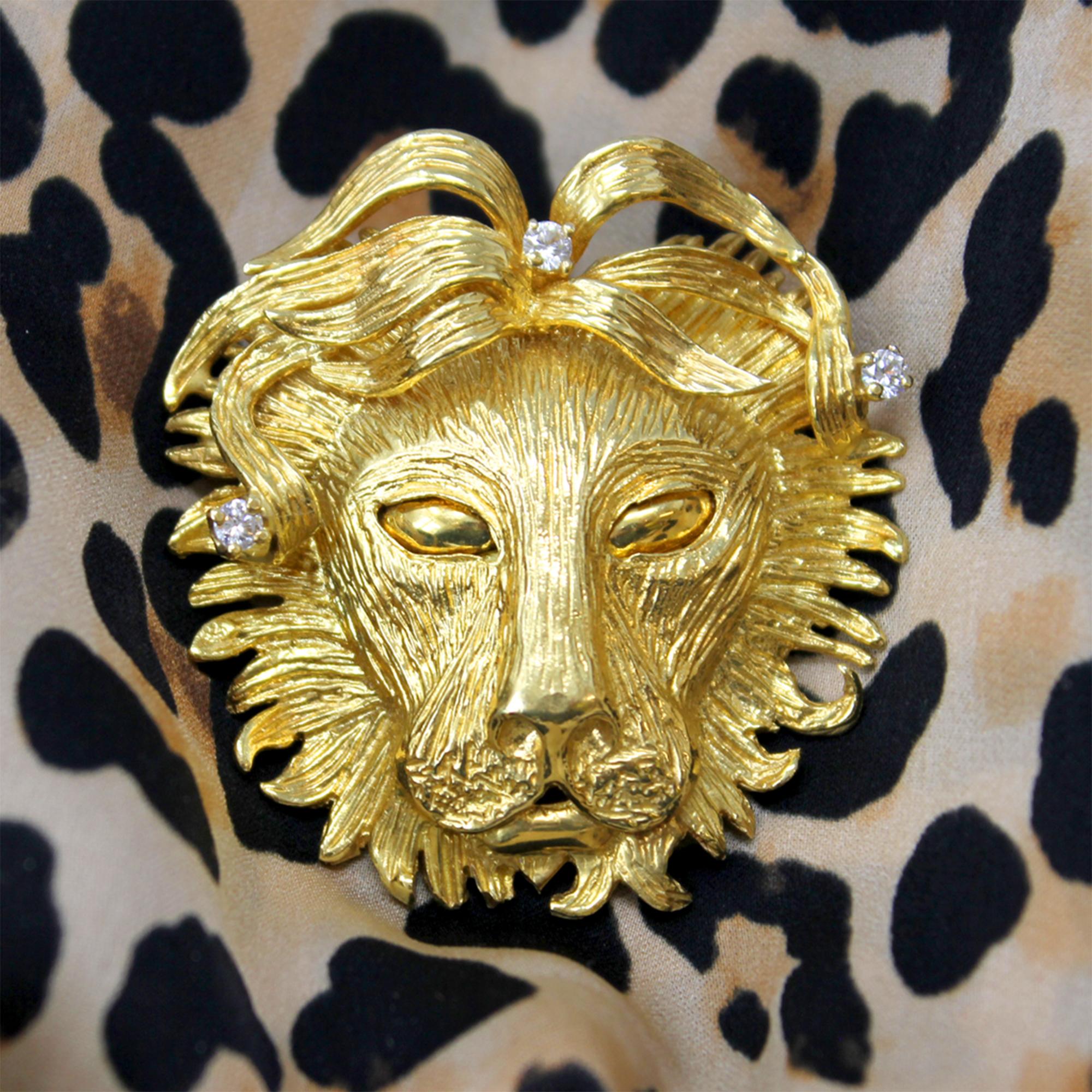 Round Cut Handmade 18 Karat Yellow Gold and Diamond Lion Brooch For Sale