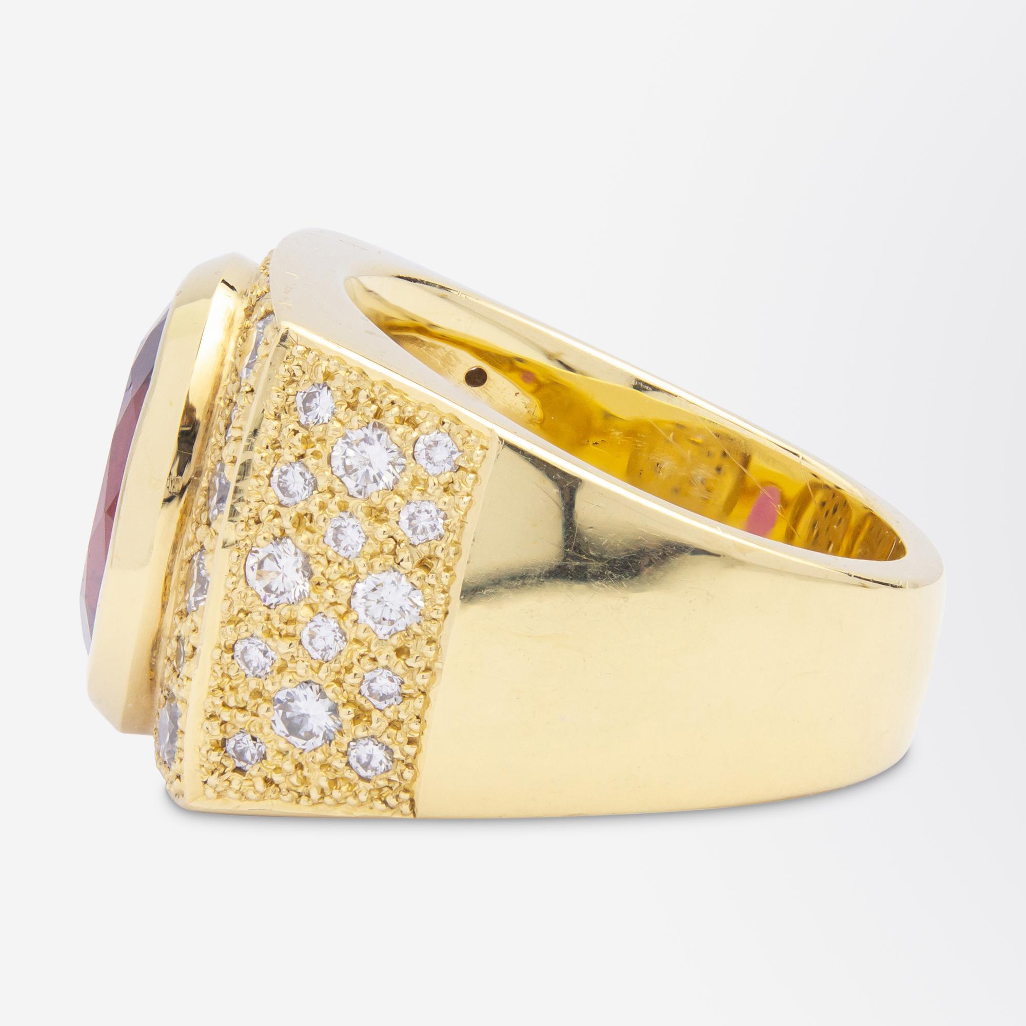 Handgefertigter Ring aus 18 Karat Gelbgold, Turmalin und Diamanten (Brillantschliff) im Angebot